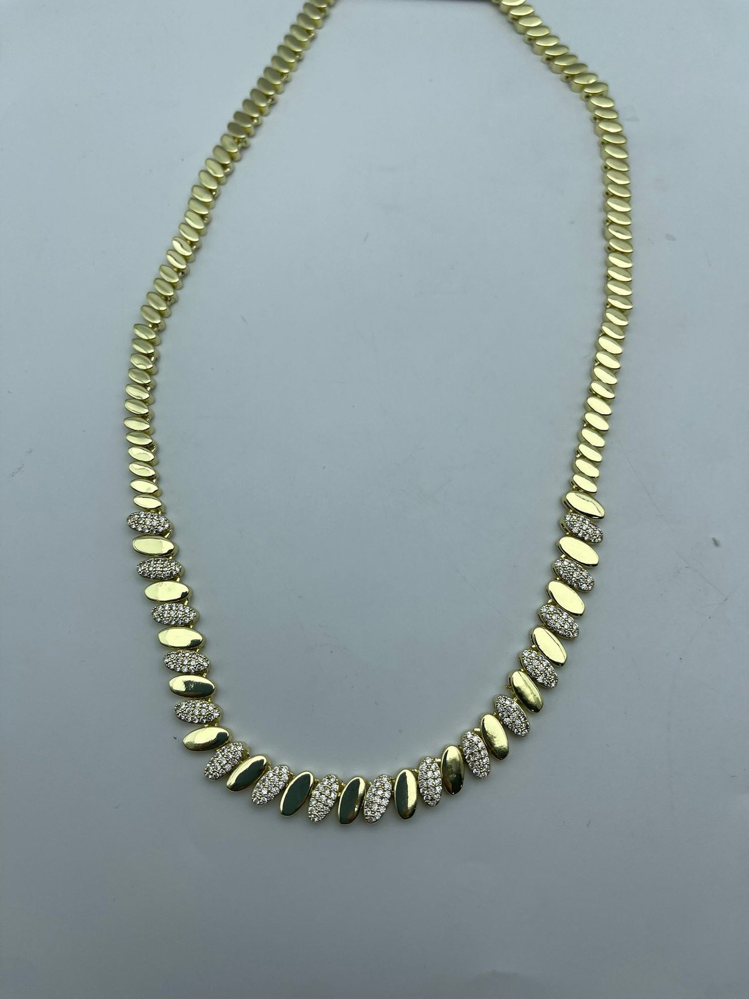 26vipkl08- VIP taşlı aura oval kolye