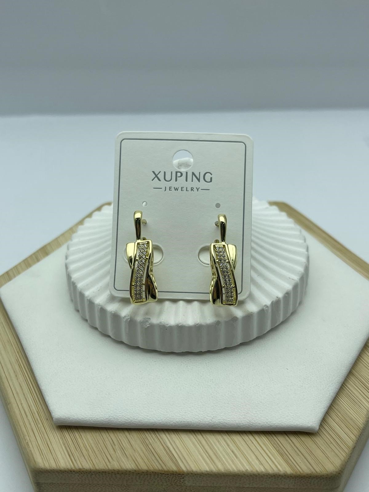 çapraz tek şerit taşlı xuping gold küpe 26xpkp105