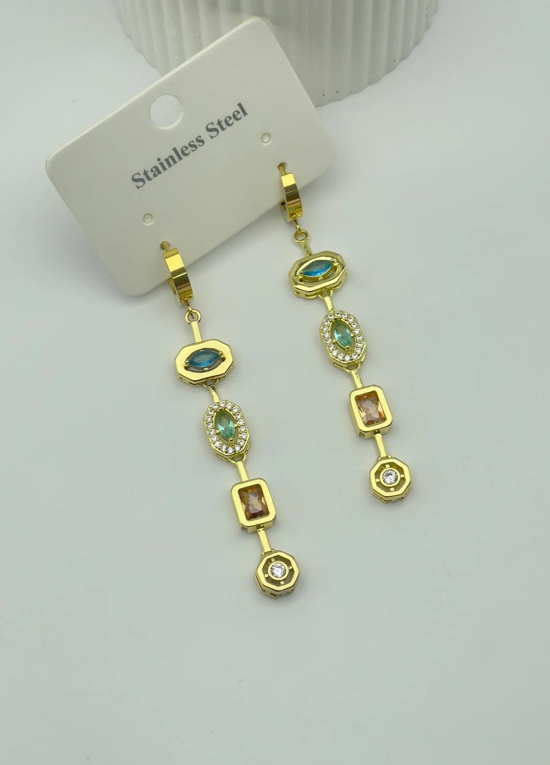 Çelik Gold Renkli Taşlı Küpe 25-clk61