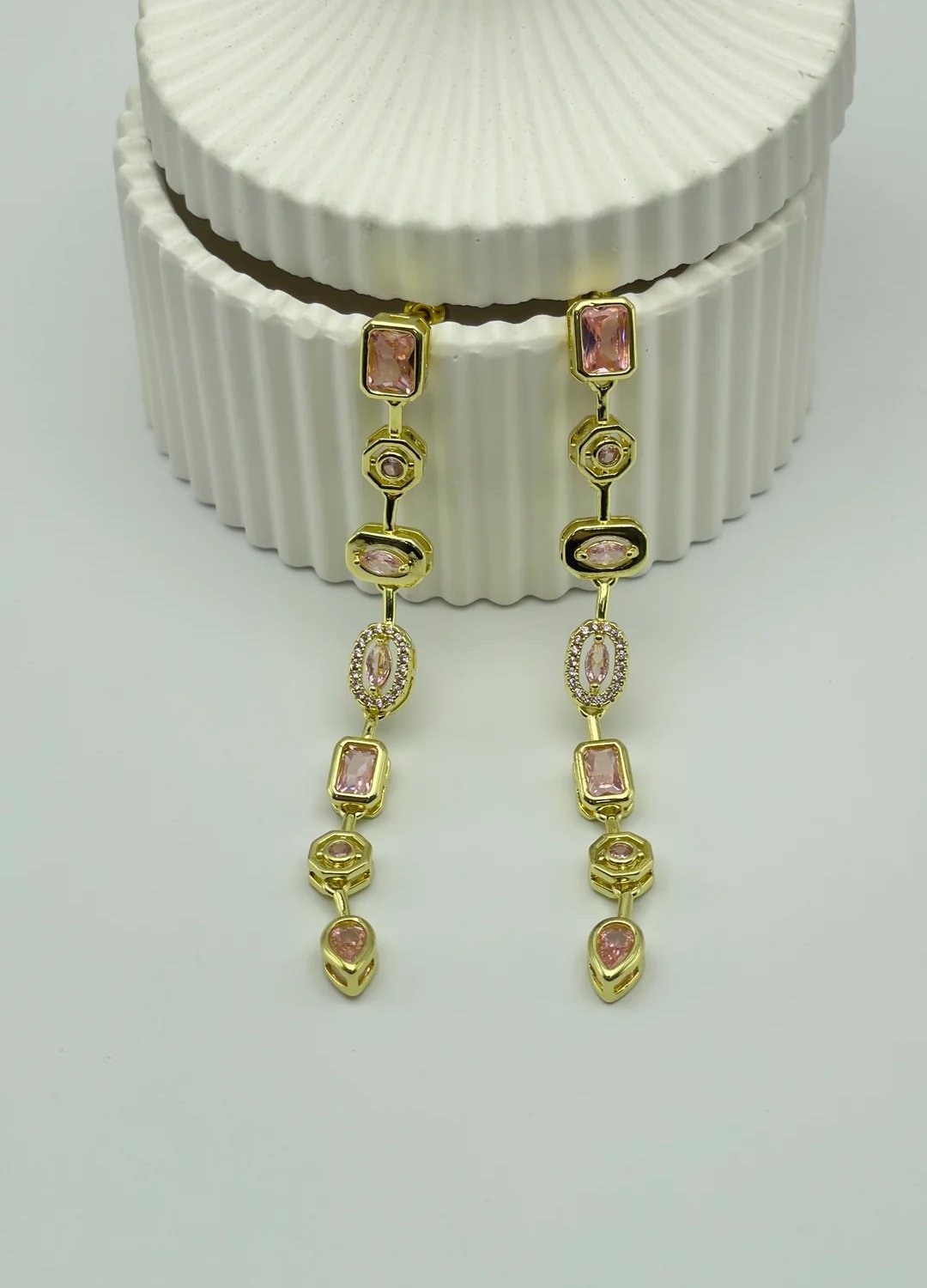 Çelik Gold Renkli Taşlı Küpe 25-clk62