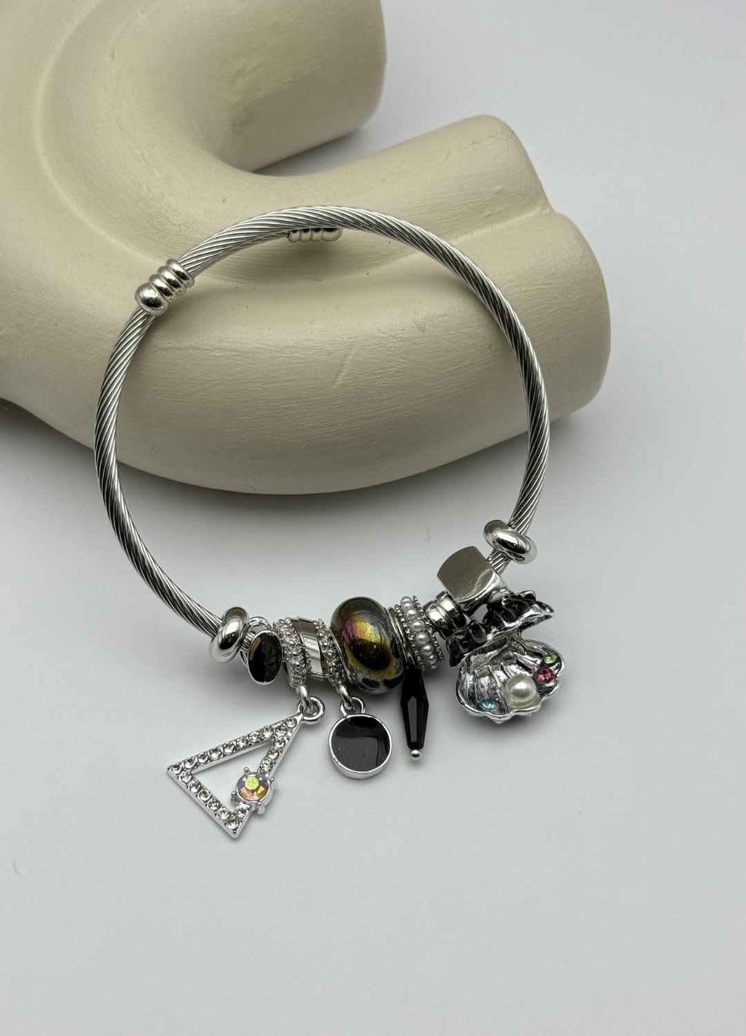 Çelik Silver Taşlı Üçgen Siyah İstiridye Charmlı Pandora Bileklik - 26blk52