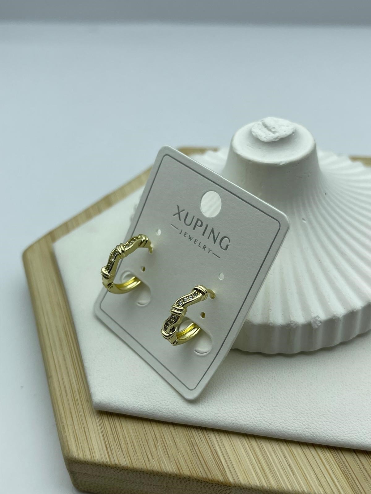 dalga desenli ince taşlı xuping gold küpe 26xpkp125