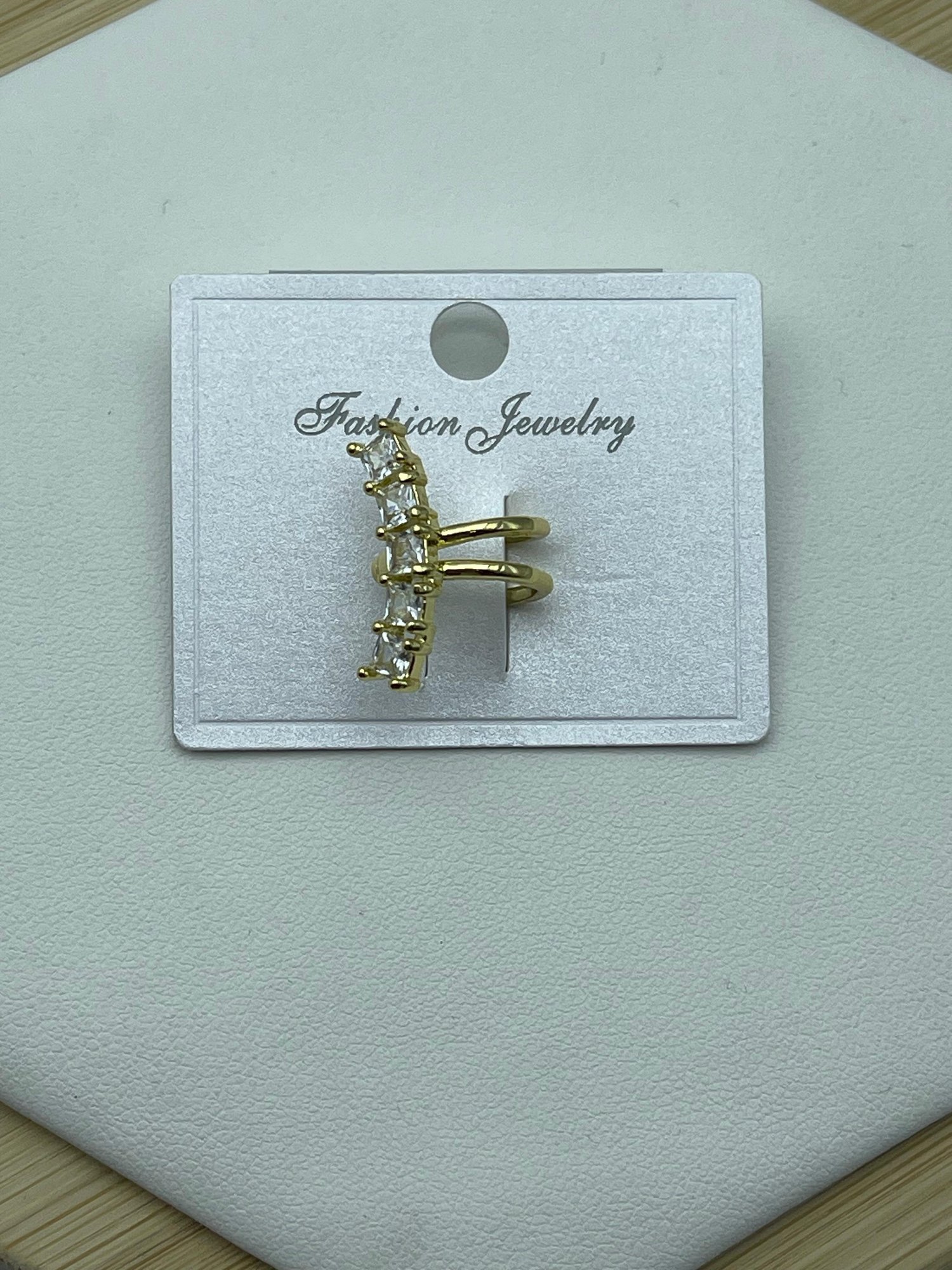 Dikey Baget Taşlı VIP Gold Kıkırdak Küpe