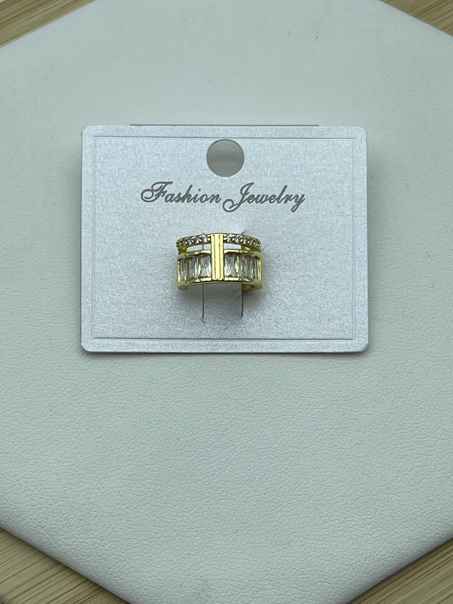 Gold Baget Taşlı VIP Kıkırdak Küpe