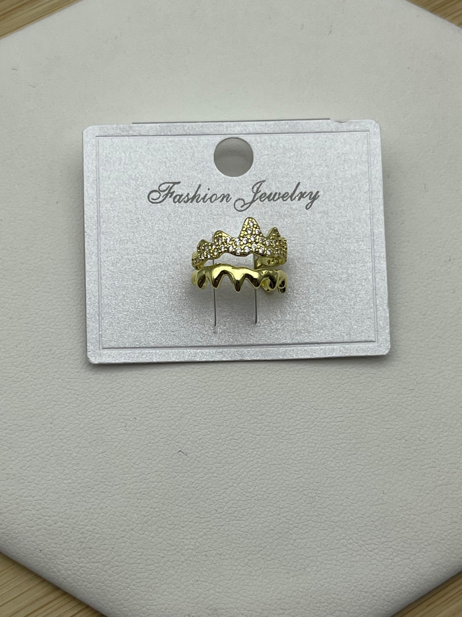 Gold Taç VIP Kıkırdak Küpe