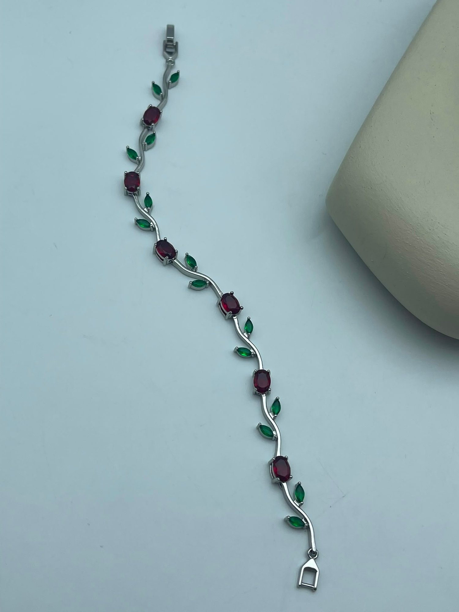 Gümüş Kırmızı Çiçekli Sarmaşık Bileklik - 26blks04