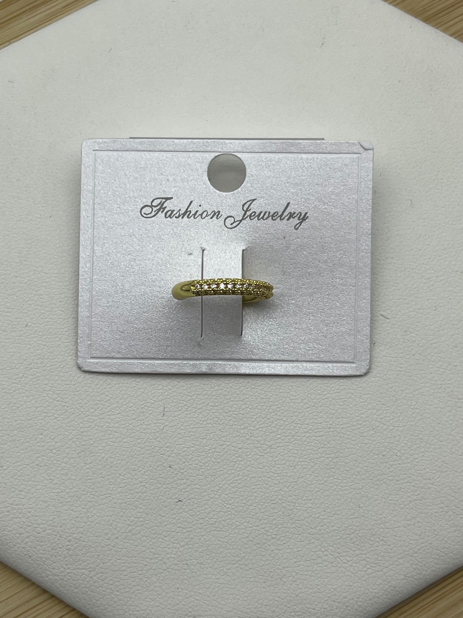 Minimal Taşlı Gold VIP Kıkırdak Küpe