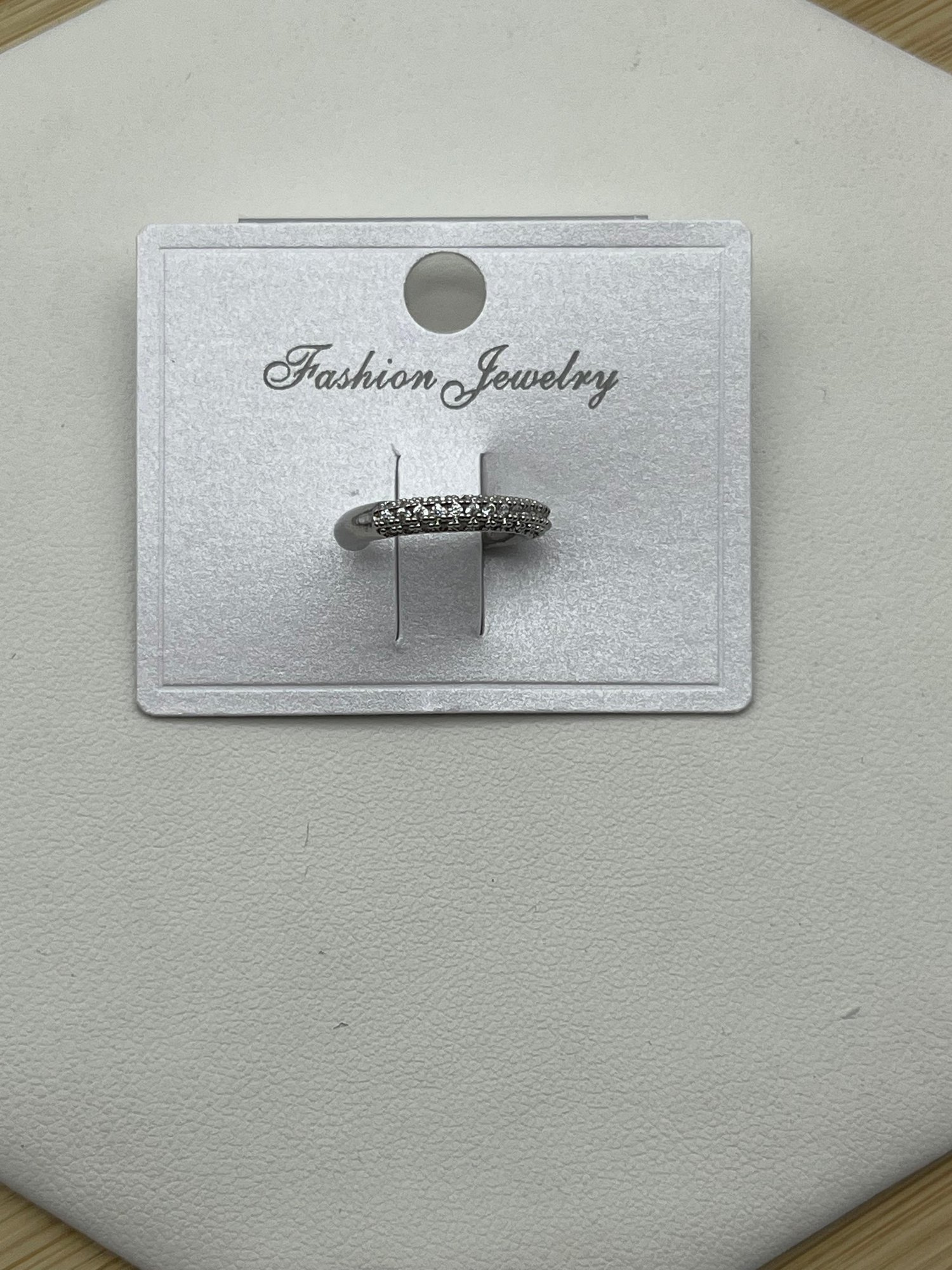 Minimal Taşlı Silver VIP Kıkırdak Küpe