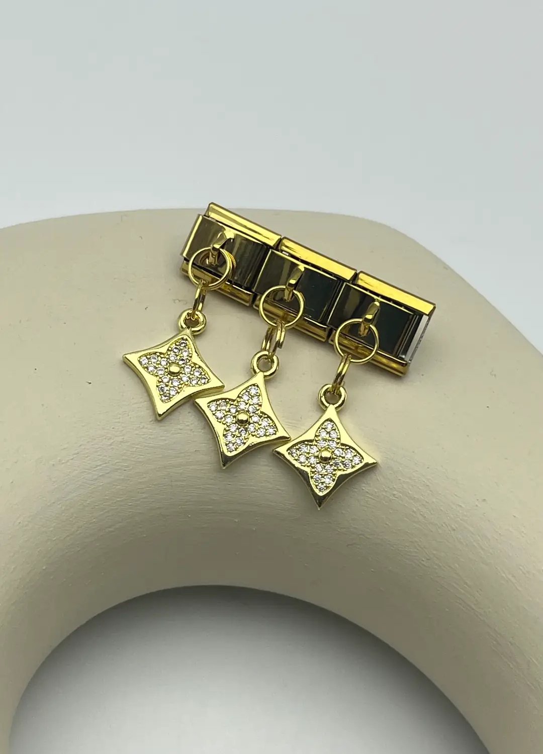Nomi Charm