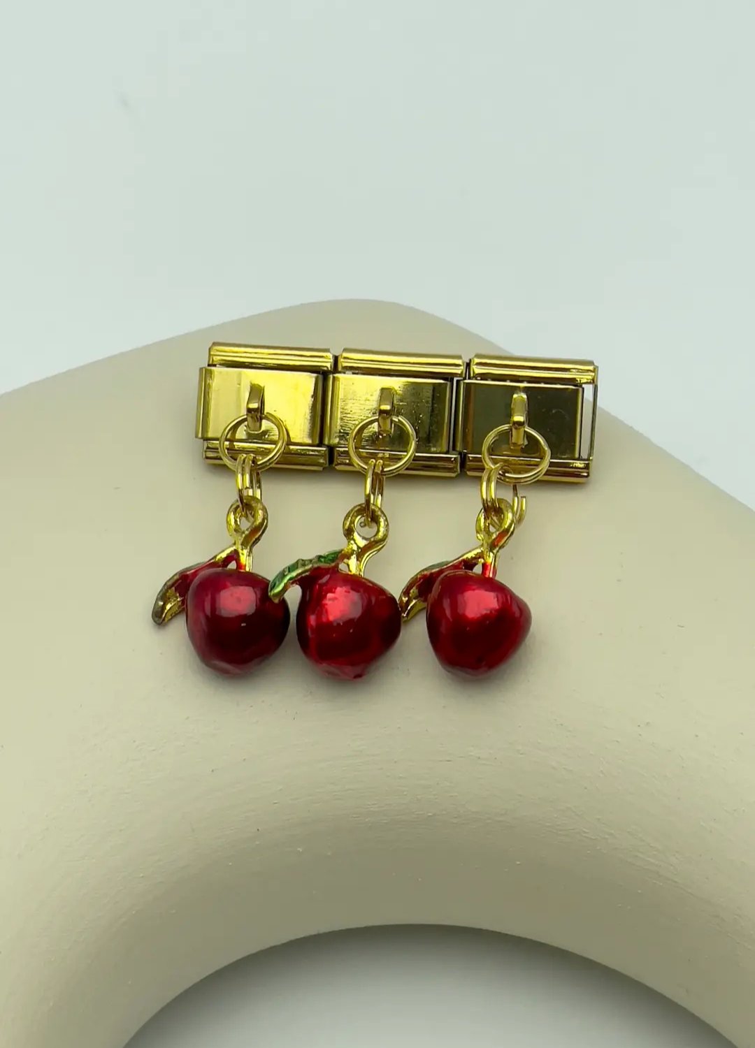 Sallantılı Charm