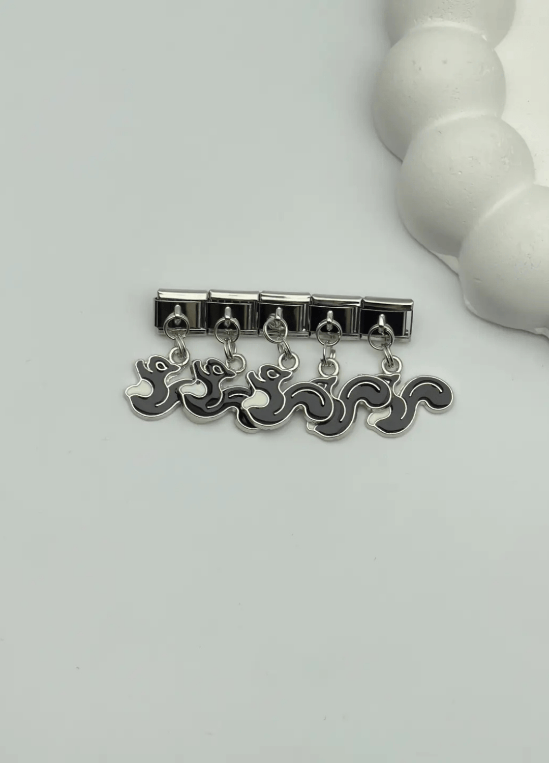 Sallantılı Nomi Charm
