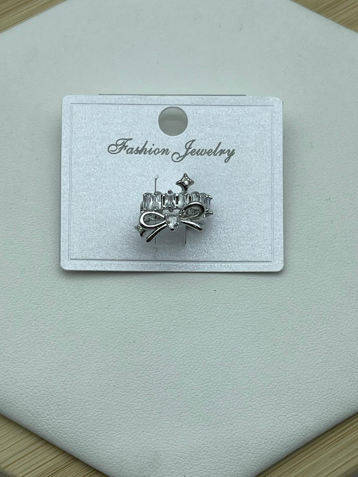 Taşlı Kurdele VIP Silver Kıkırdak Küpe