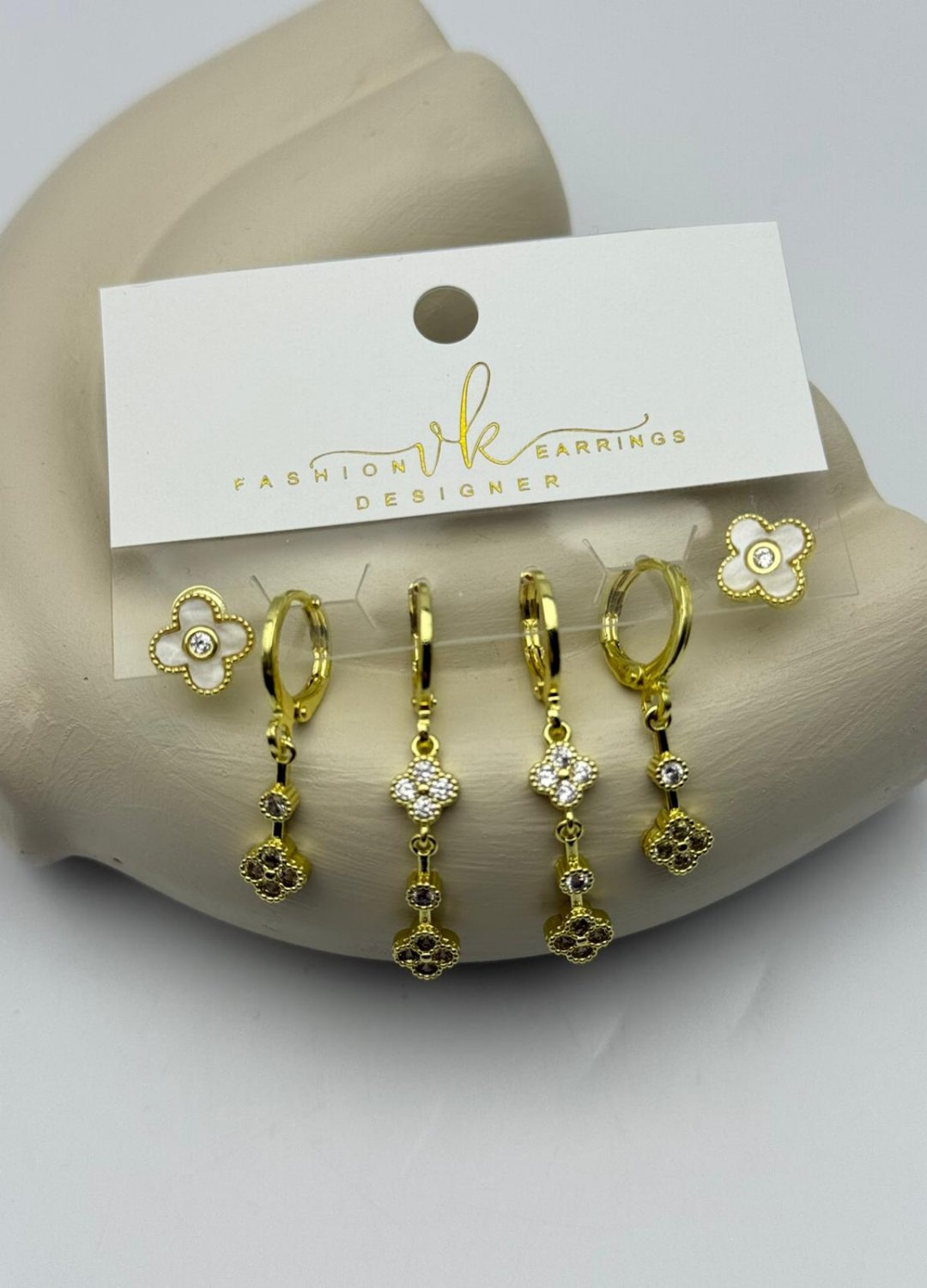 Vip Gold Taşlı Sallantılı Yonca 6'lı Küpe - 26vipkp54