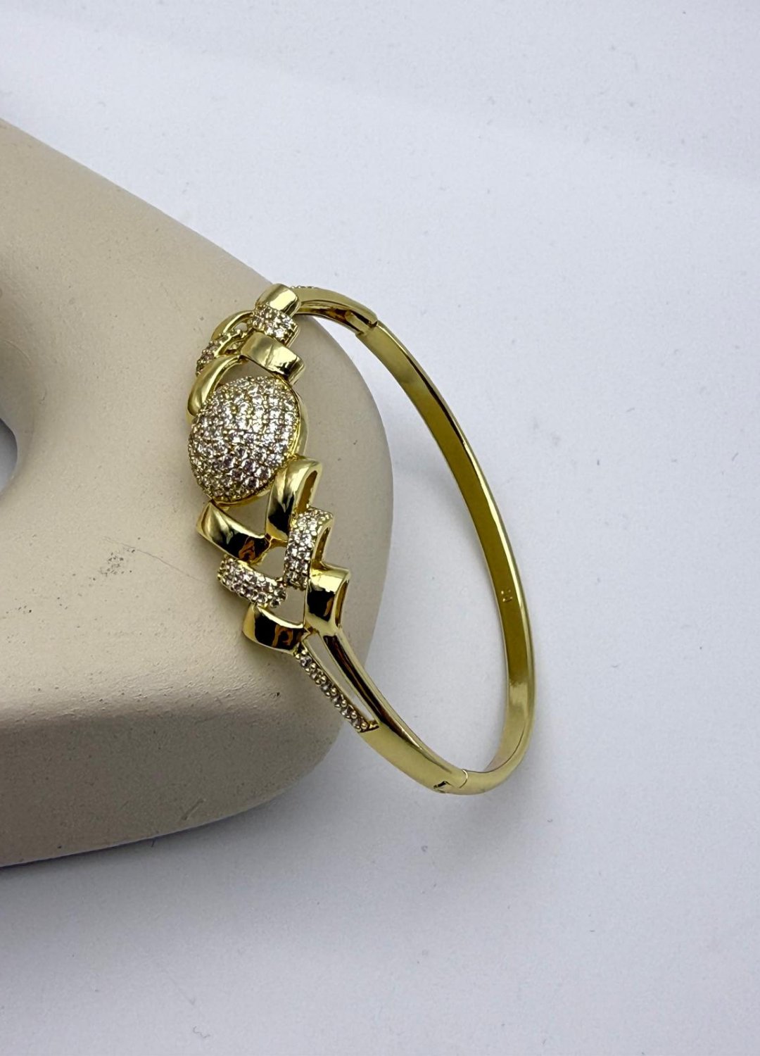 Xuping Gold Taşlı Kelepçe - 25xpke19