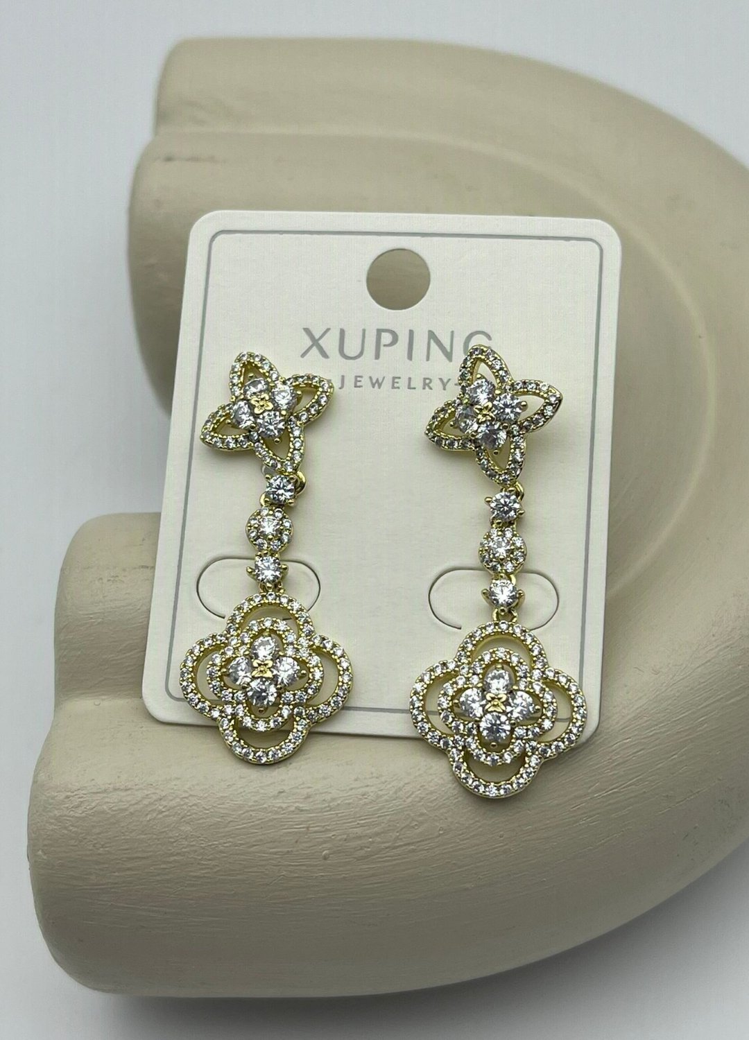 Xuping Gold Taşlı Sallantılı Yonca Küpe - 25xpkp354