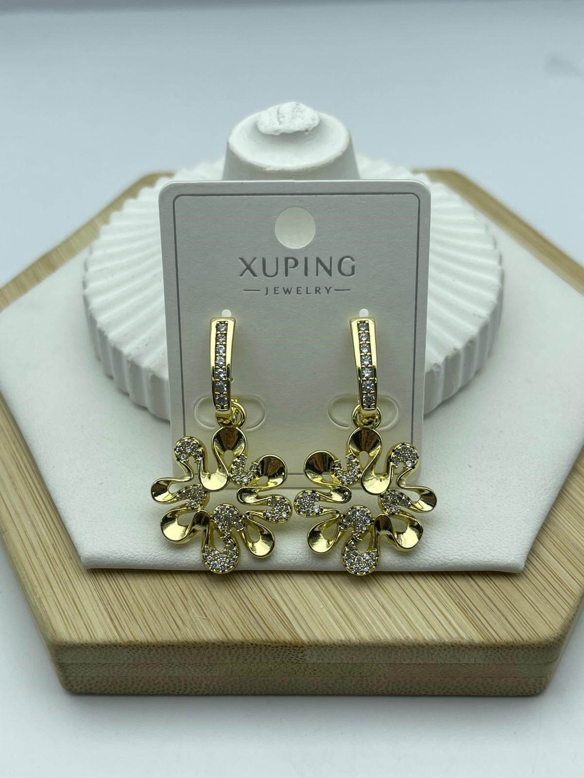 yonca çiçekli taşlı xuping gold küpe 26xpkp74