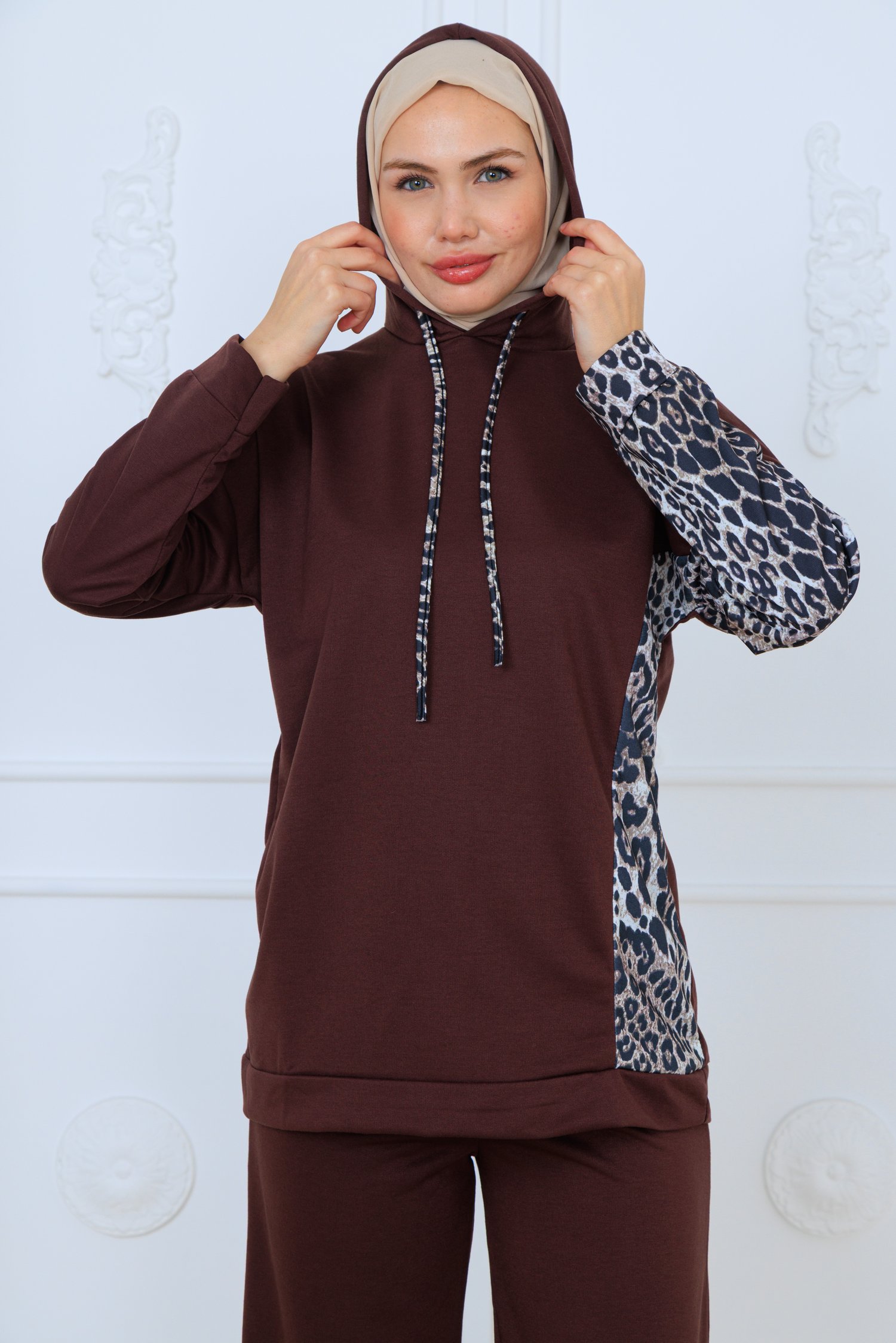 LEOPAR DETAYLI İKİ İPLİK TAKIM