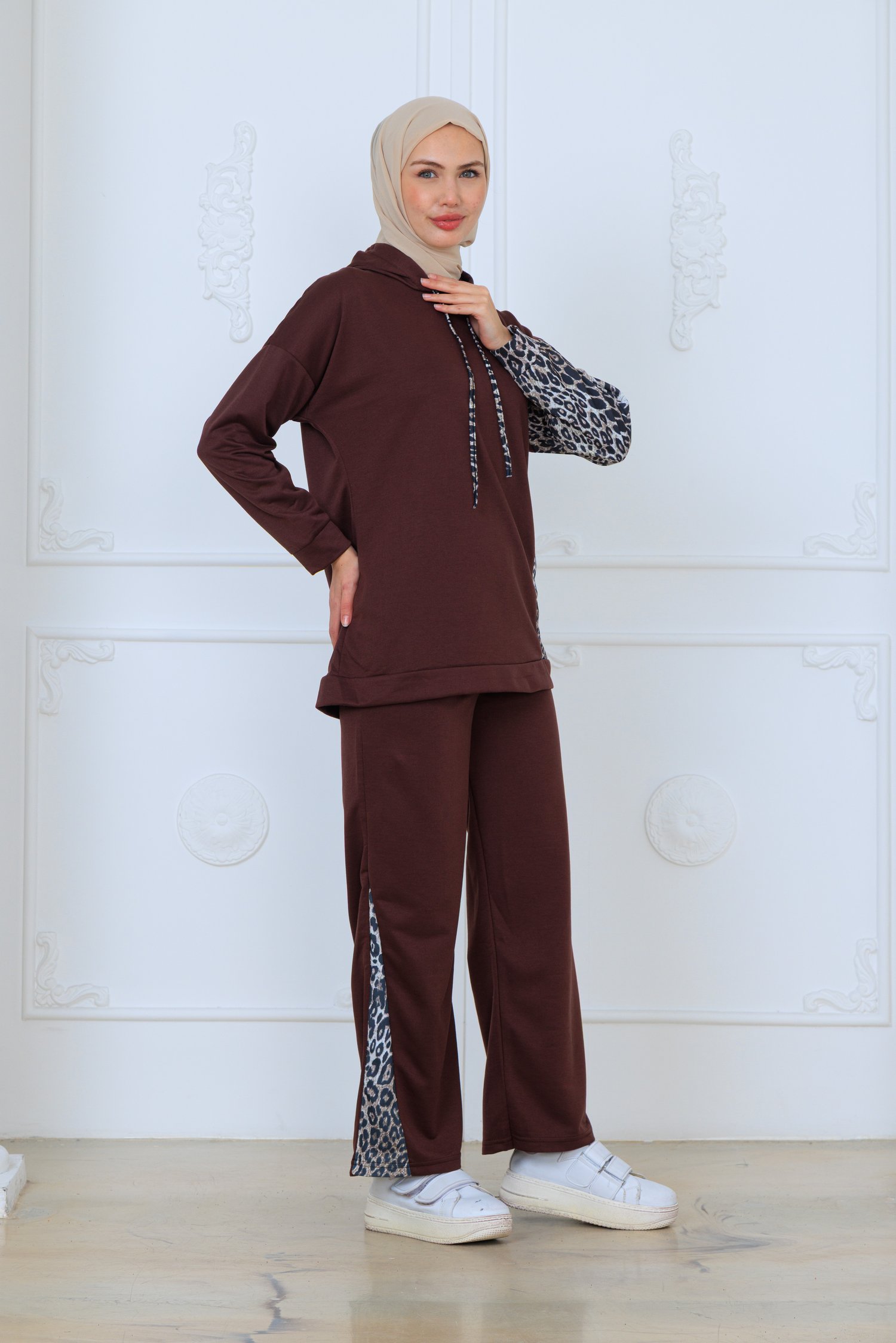 LEOPAR DETAYLI İKİ İPLİK TAKIM