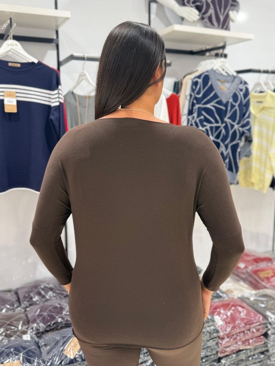 Kahverengi V Yakalı Kaşmir Bluz (Kolye Hediyeli)