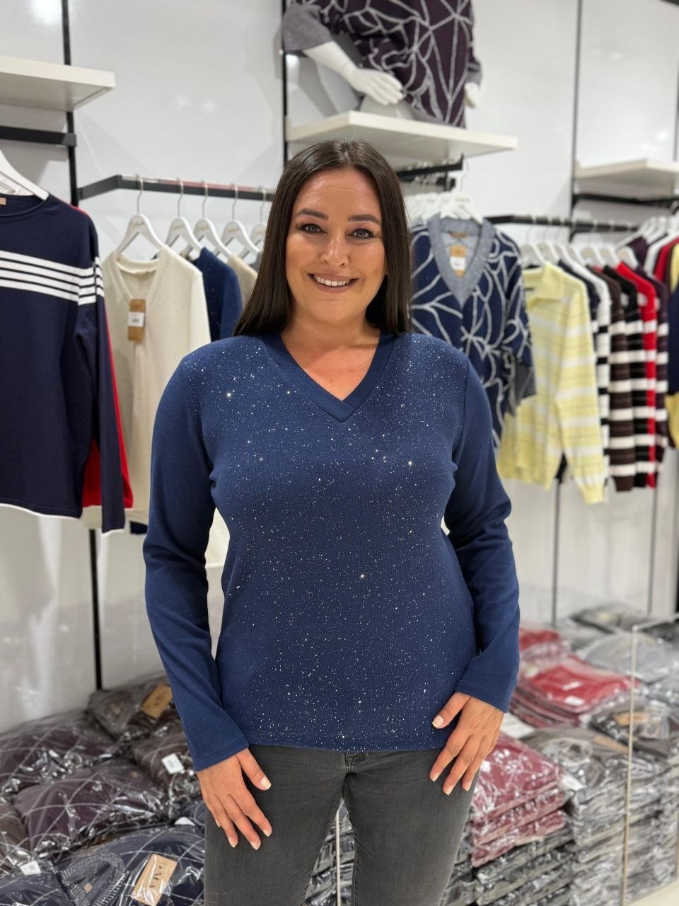 V Yakalı Taş Detaylı Bluz 
