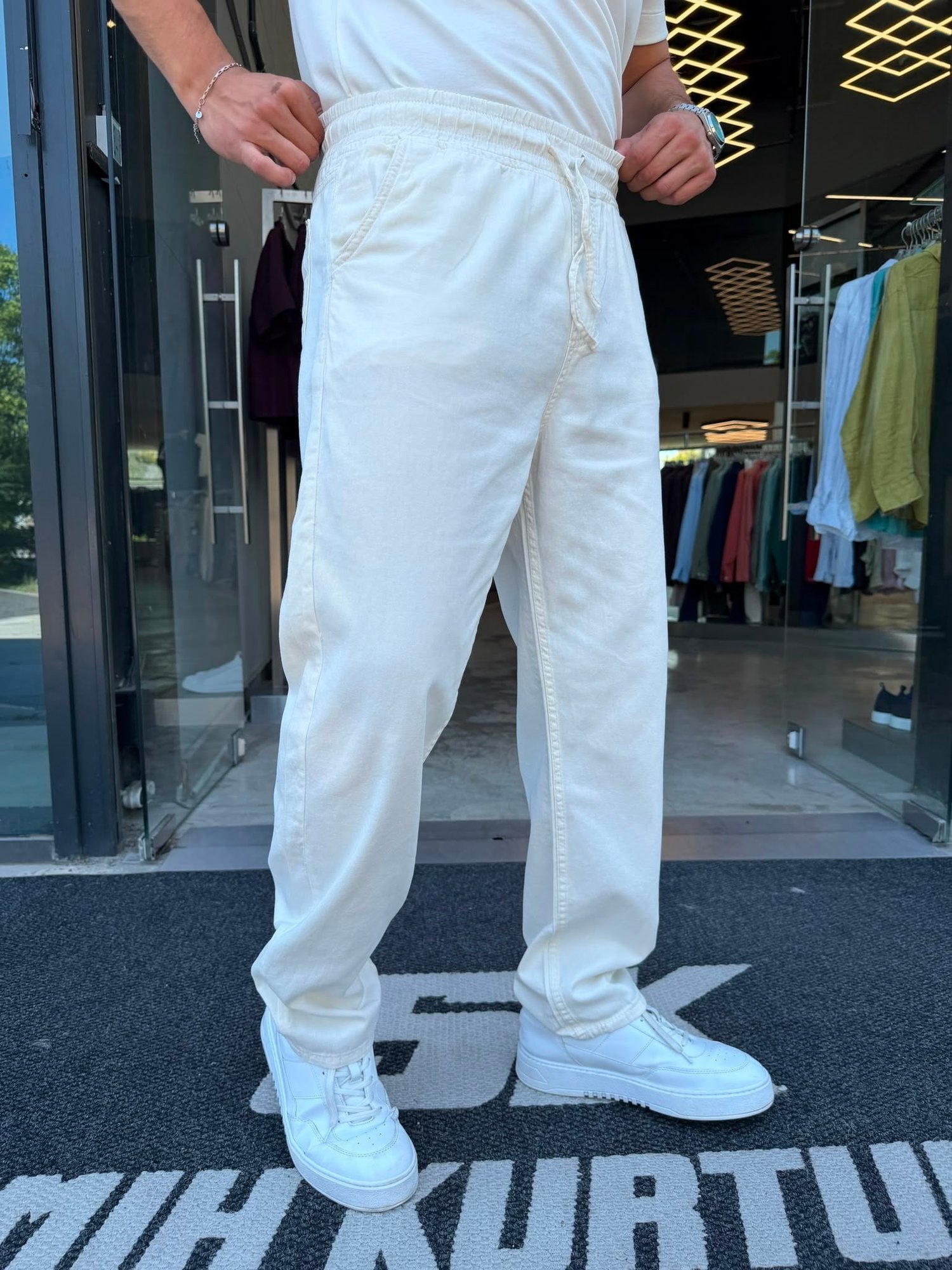 Krem Regular Kesim İnce Gabardin Pantolon