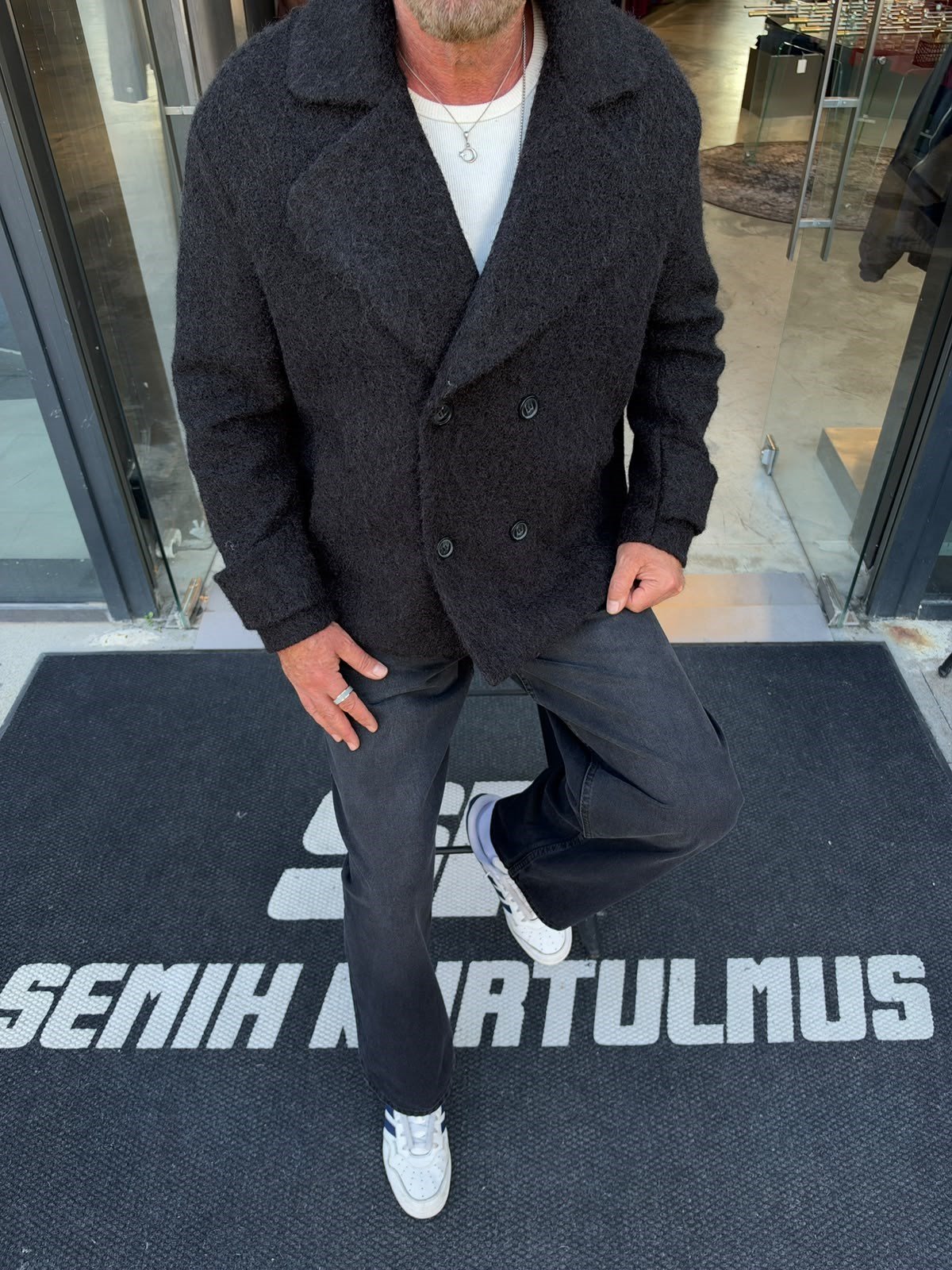 Siyah https://semihkurtulmusfashion.com/jean