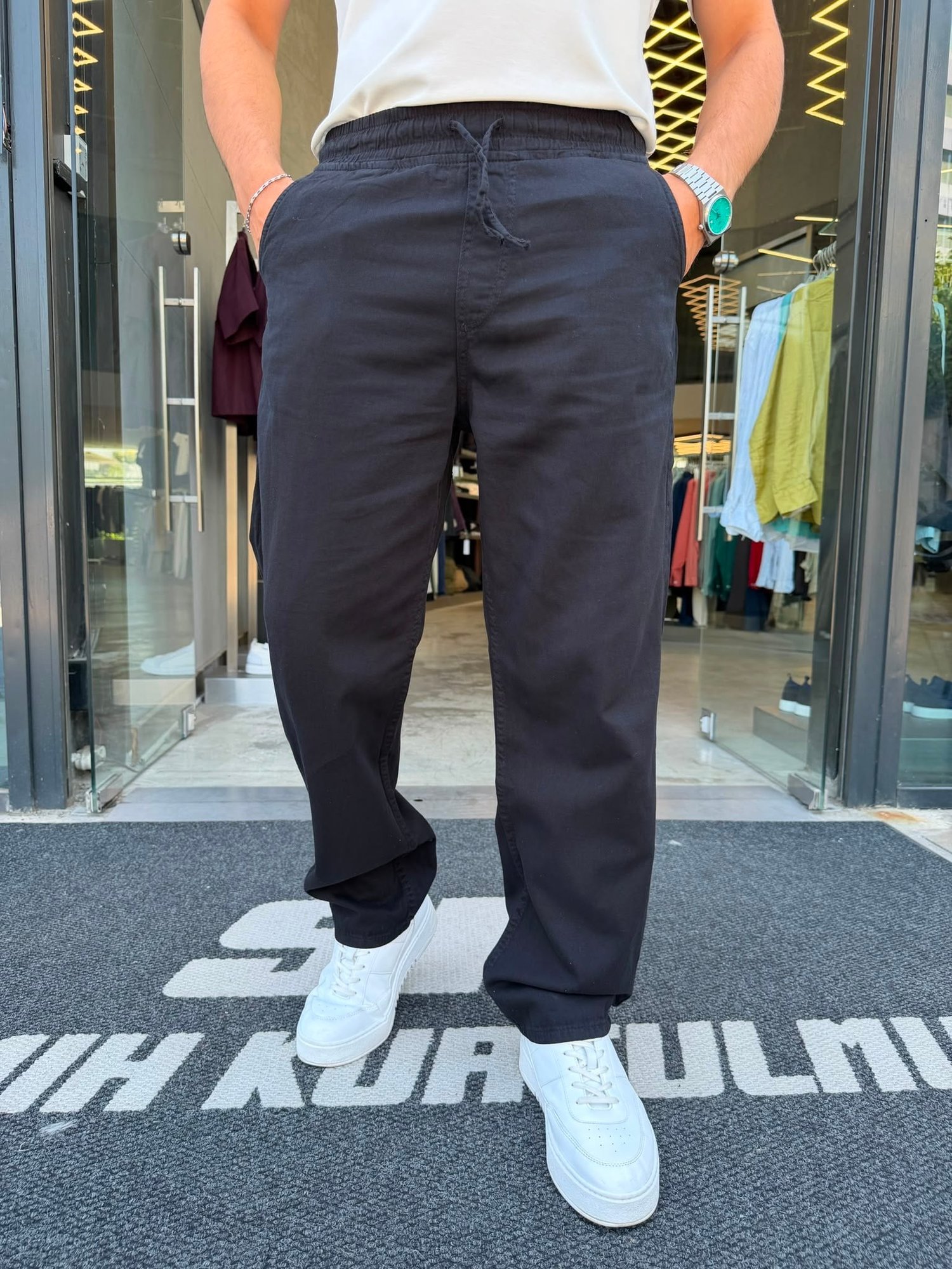 Siyah Regular Kesim İnce Gabardin Pantolon