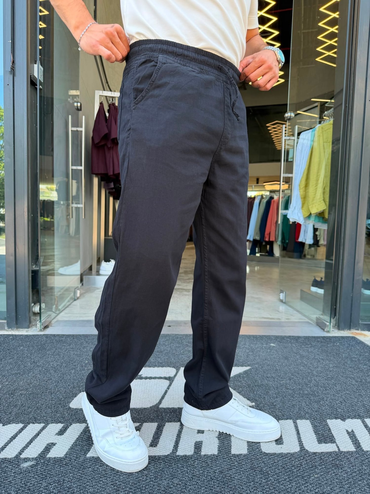 Siyah Regular Kesim İnce Gabardin Pantolon