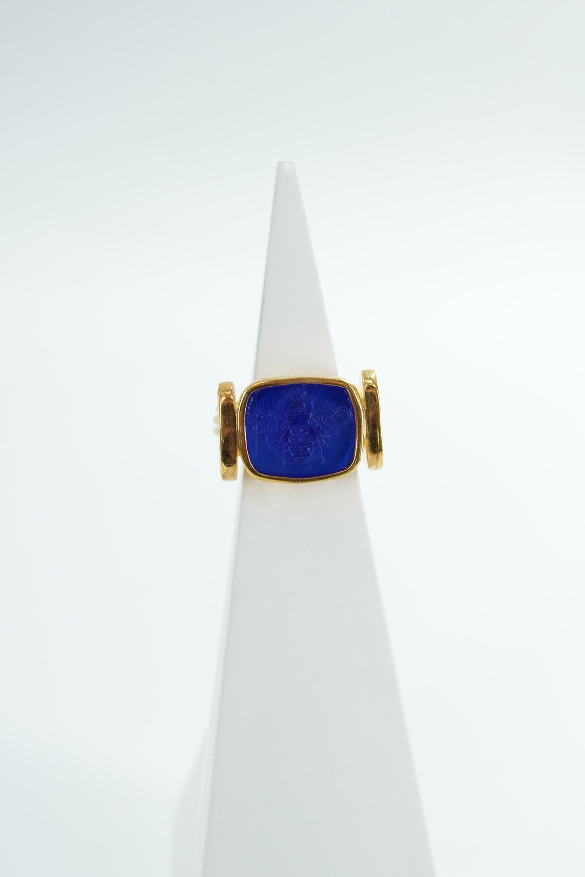 Arı Intaglio Taşlı Gümüş Yüzük
