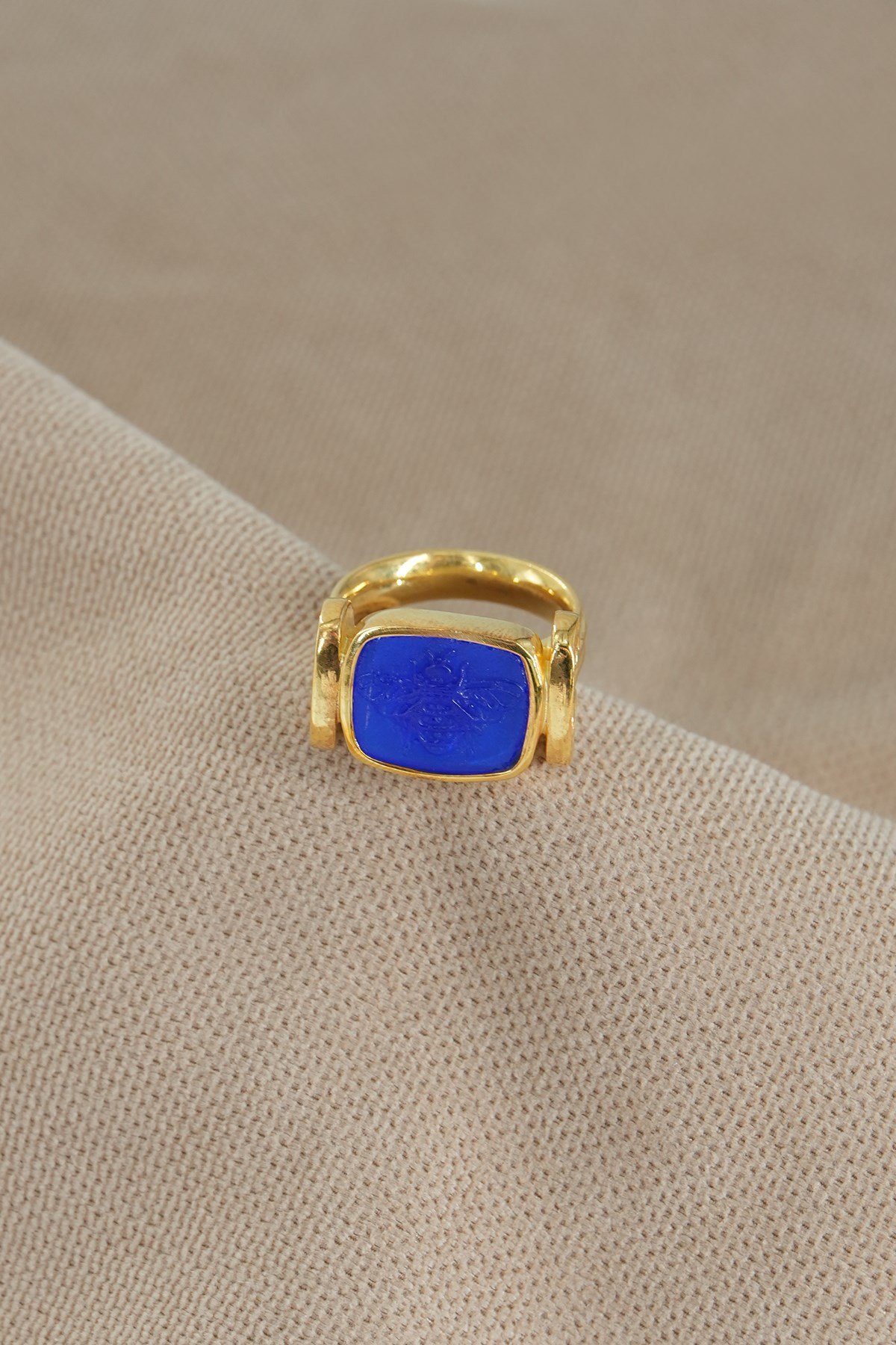 Arı Intaglio Taşlı Gümüş Yüzük