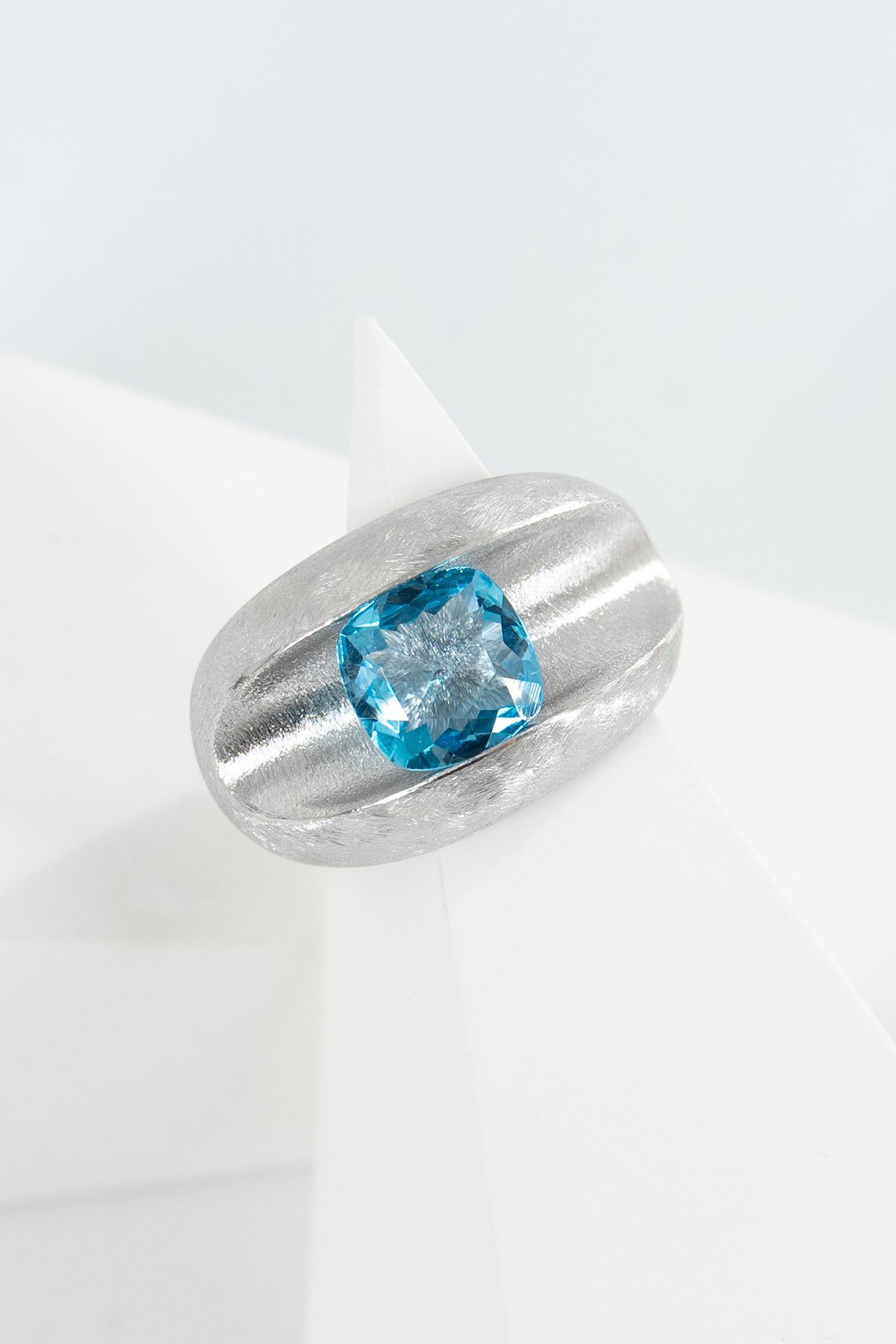 Blue Topaz Taşlı Gümüş Tasarım Yüzük