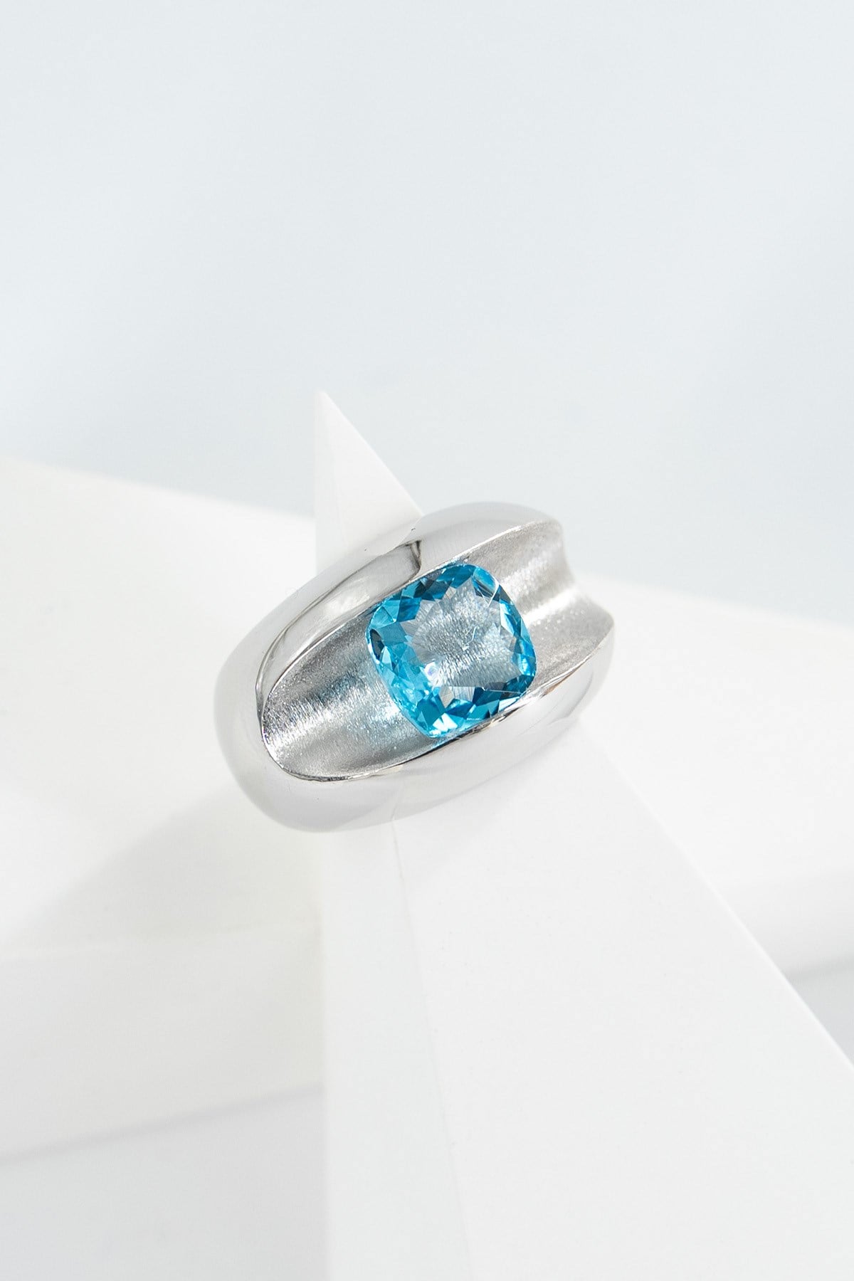 Blue Topaz Taşlı Gümüş Tasarım Yüzük