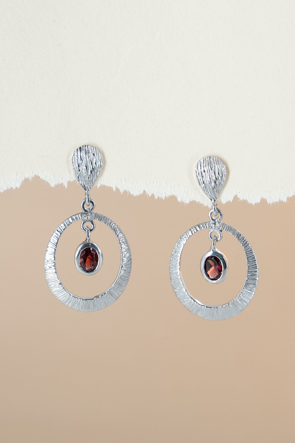 Garnet Taşlı Gümüş Küpe