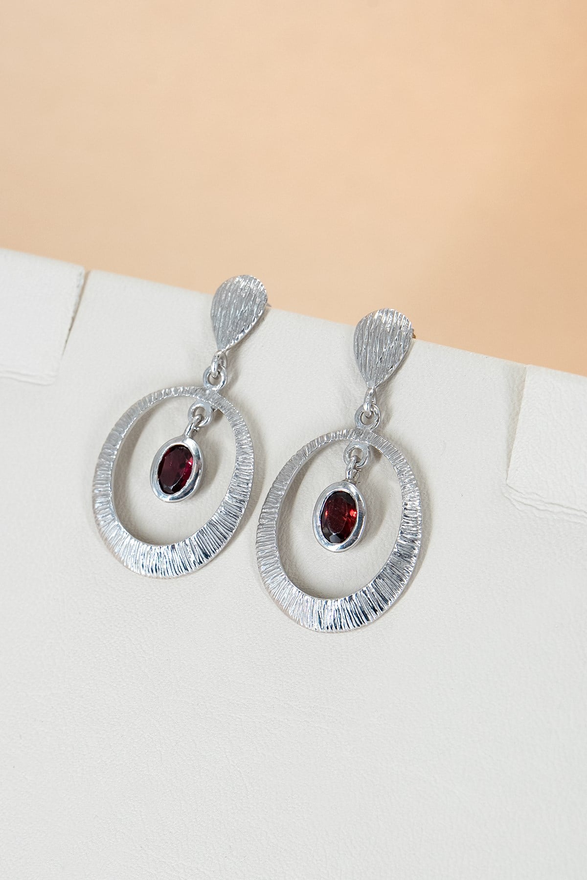 Garnet Taşlı Gümüş Küpe