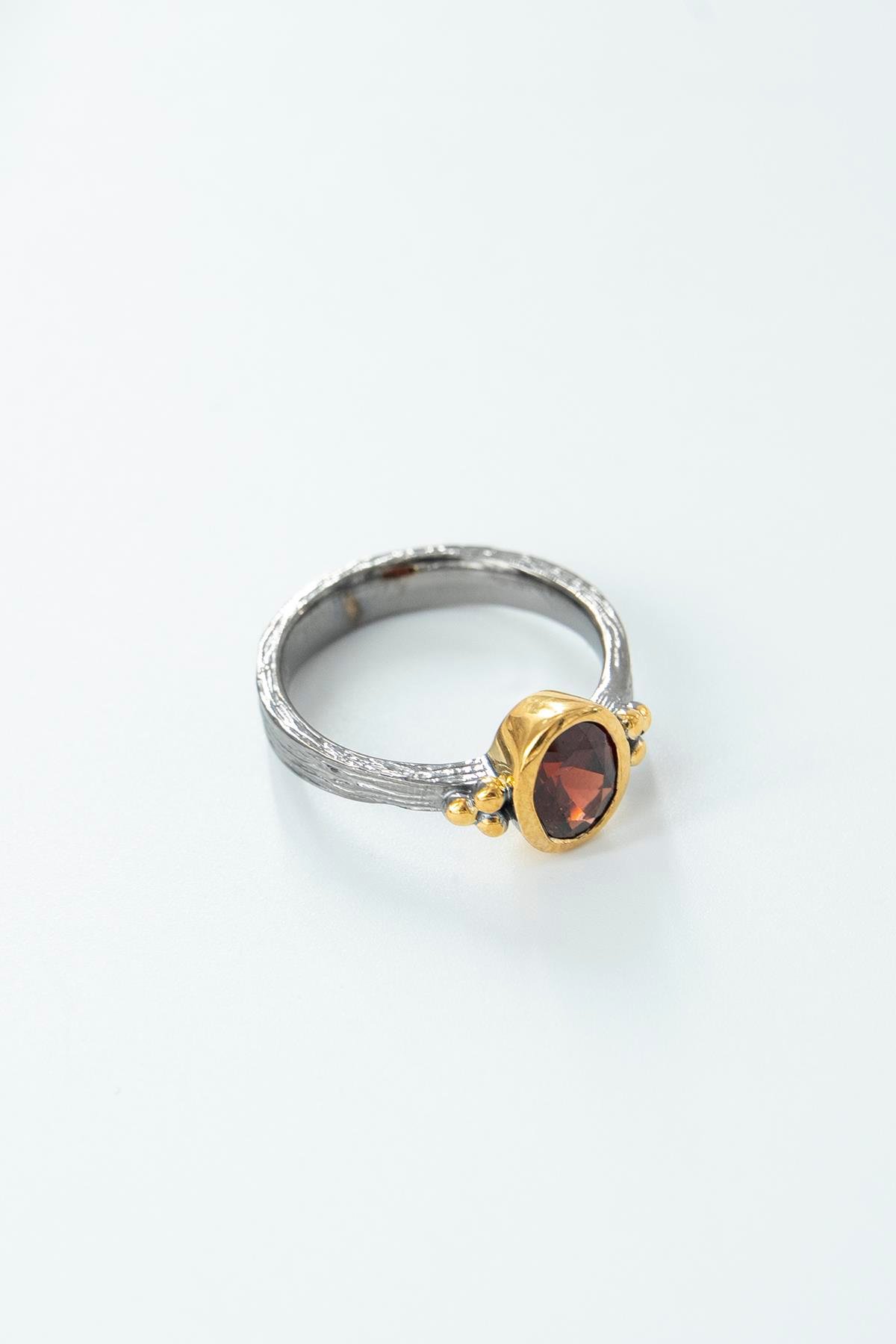 Garnet Taşlı Gümüş Yüzük