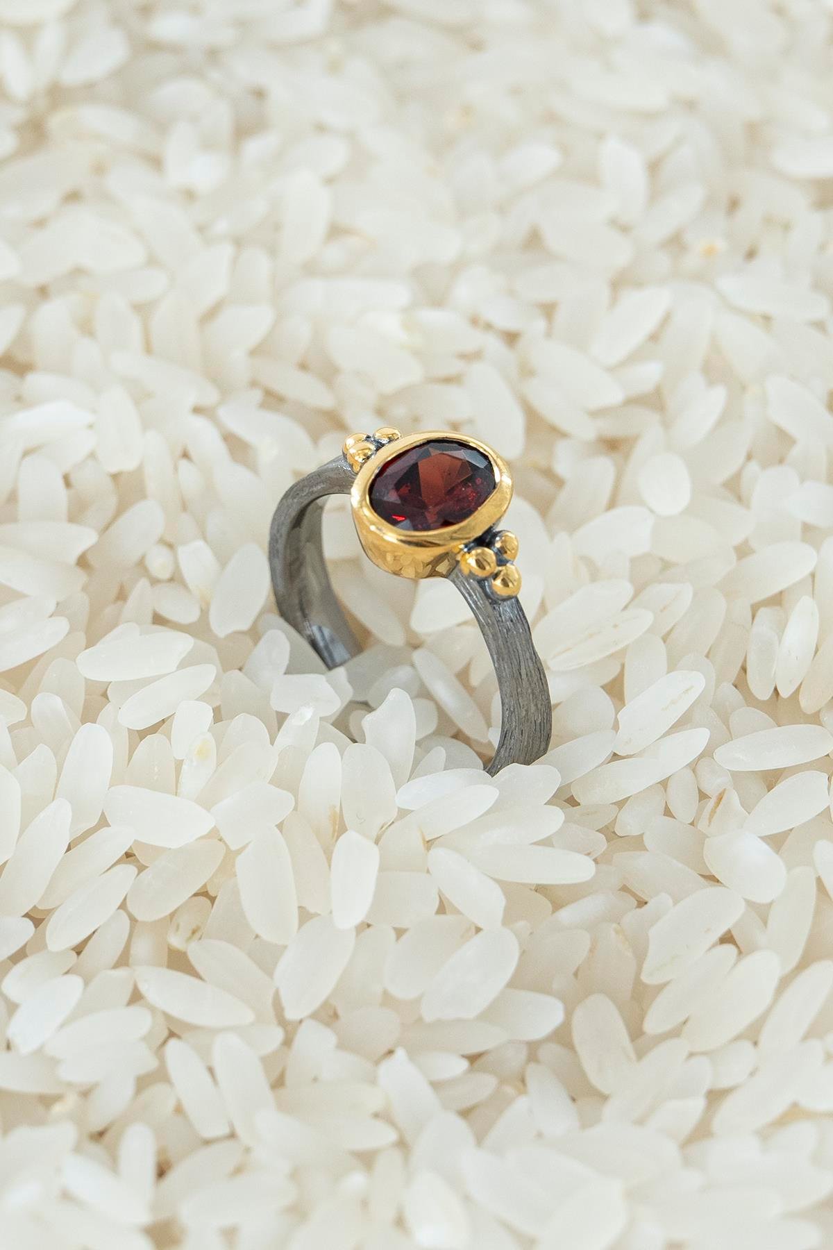 Garnet Taşlı Gümüş Yüzük