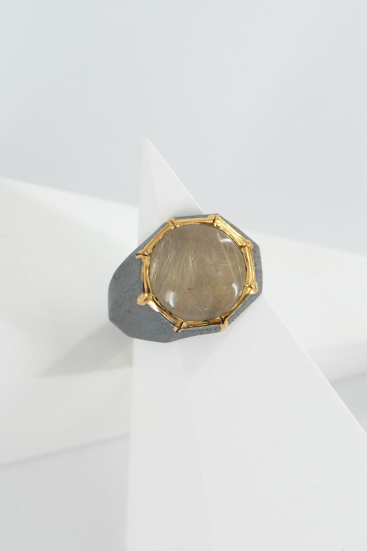 Gold Rutil Kuvars Taşlı Modern Yüzük