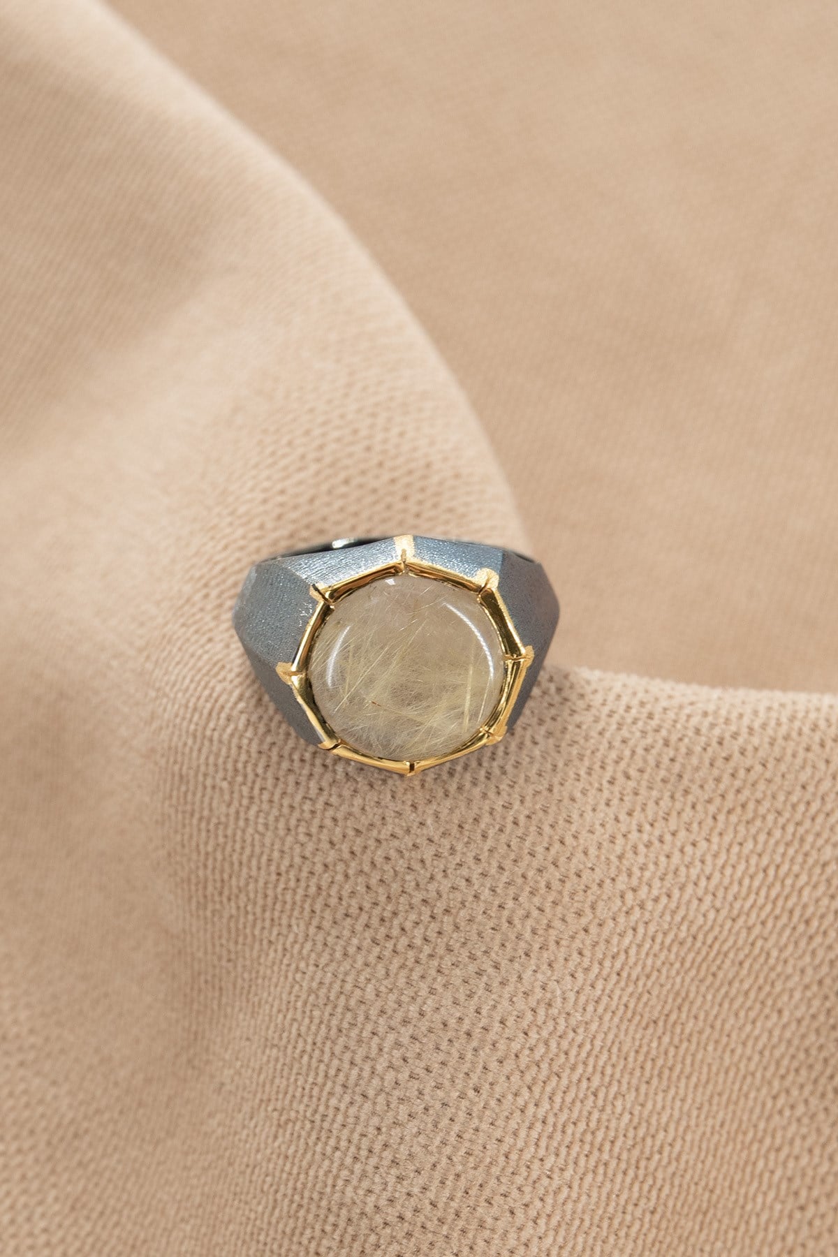 Gold Rutil Kuvars Taşlı Modern Yüzük