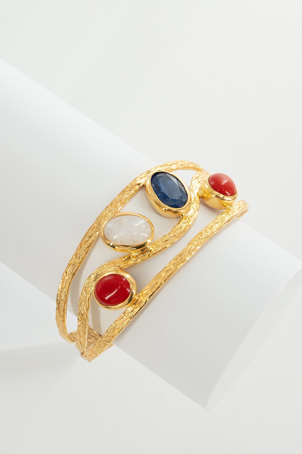 Kyanite, Ay Taşı (Moonstone), Mercan (Coral).Taşlı Gümüş Bileklik