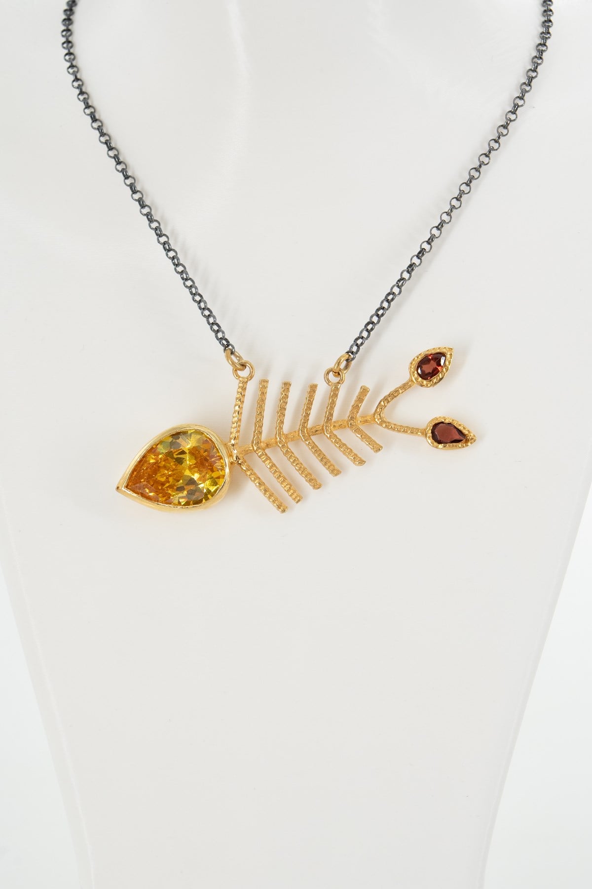 Mexcica Diamond ve Garnet Taşlı Gümüş Kolye