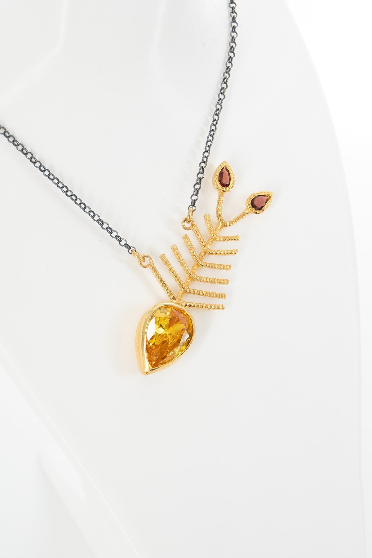 Mexcica Diamond ve Garnet Taşlı Gümüş Kolye