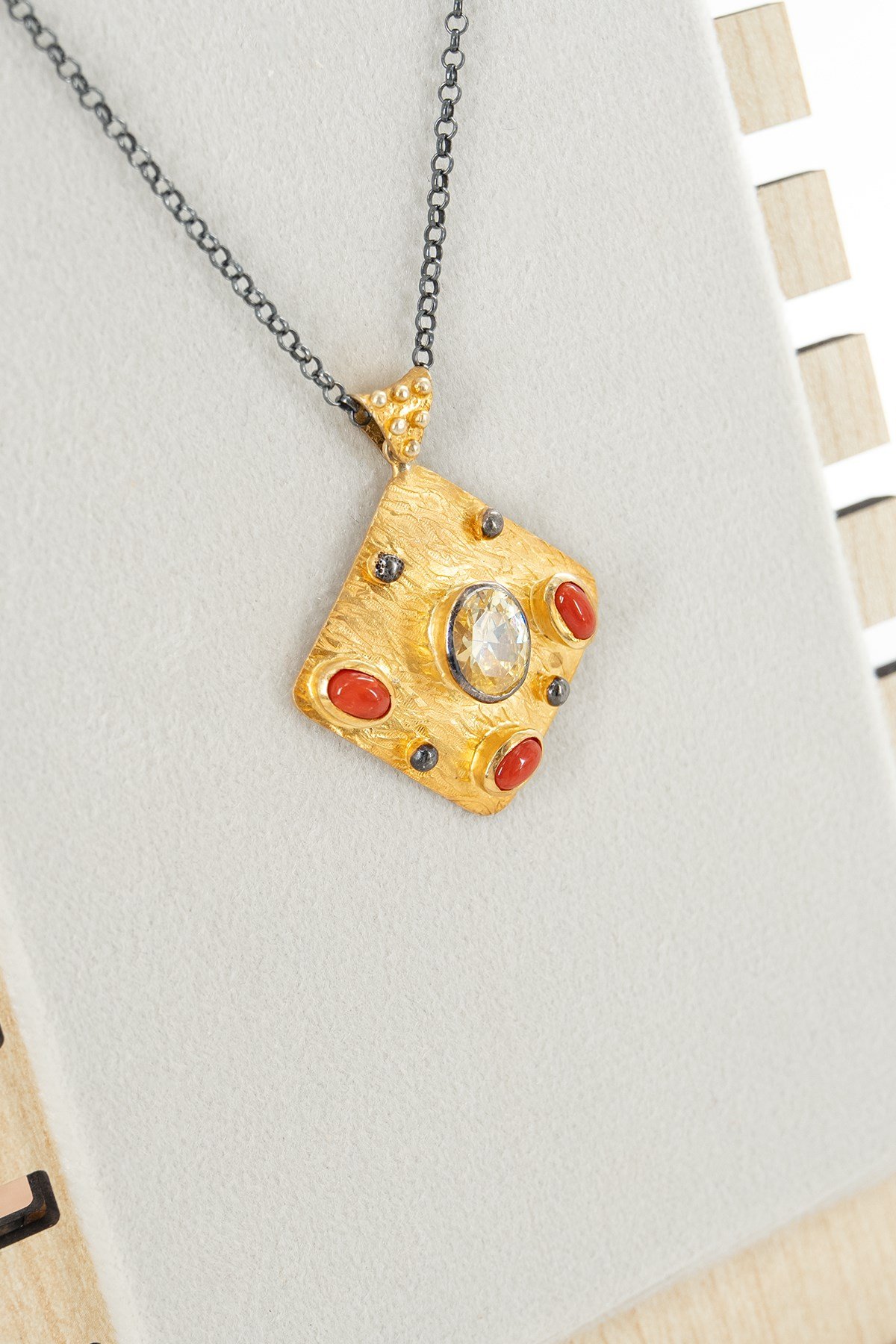 Mexcica Diamond ve Mercan Taşlı Gümüş Kolye