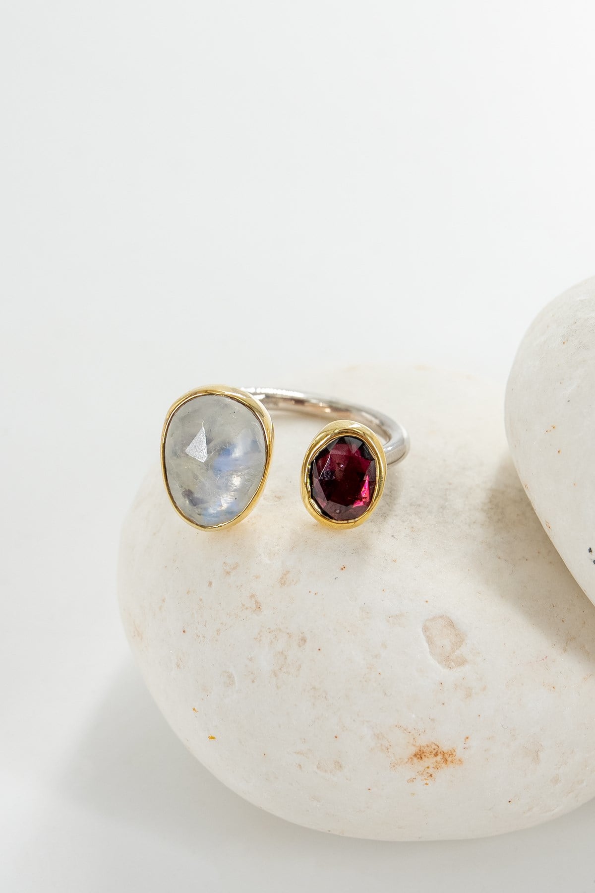 Moonstone & Garnet Gümüş Yüzük