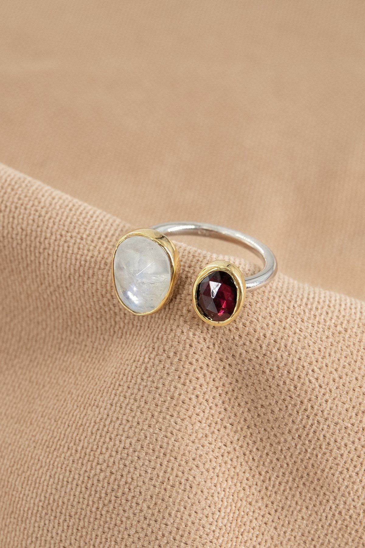 Moonstone & Garnet Gümüş Yüzük