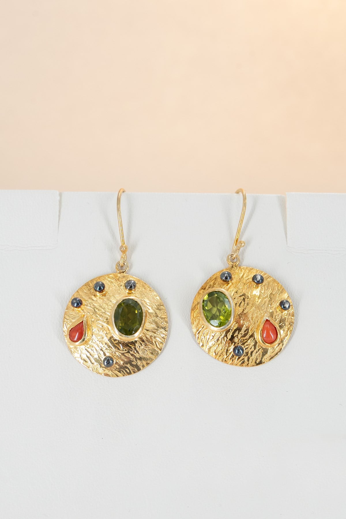 Peridot ve Mercan Taşlı Gümüş Küpe