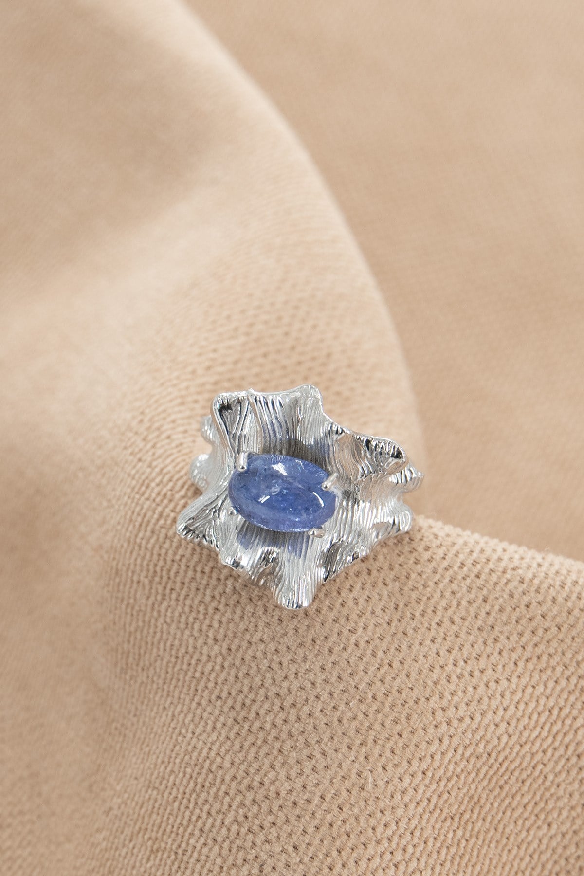 Tanzanite con Pietra Argento Design Anello