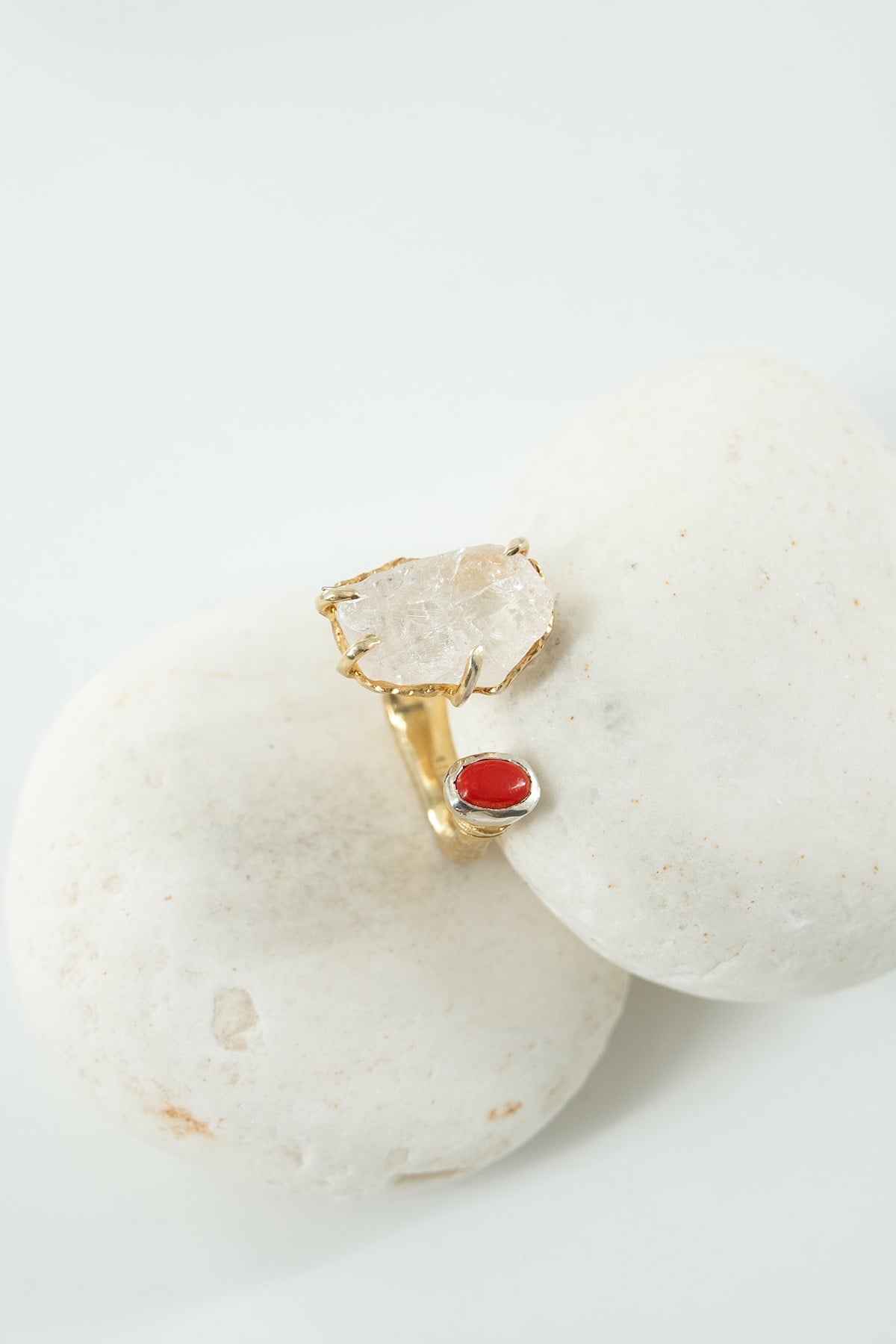 White Quartz & Mercan Taşlı Gümüş Yüzük