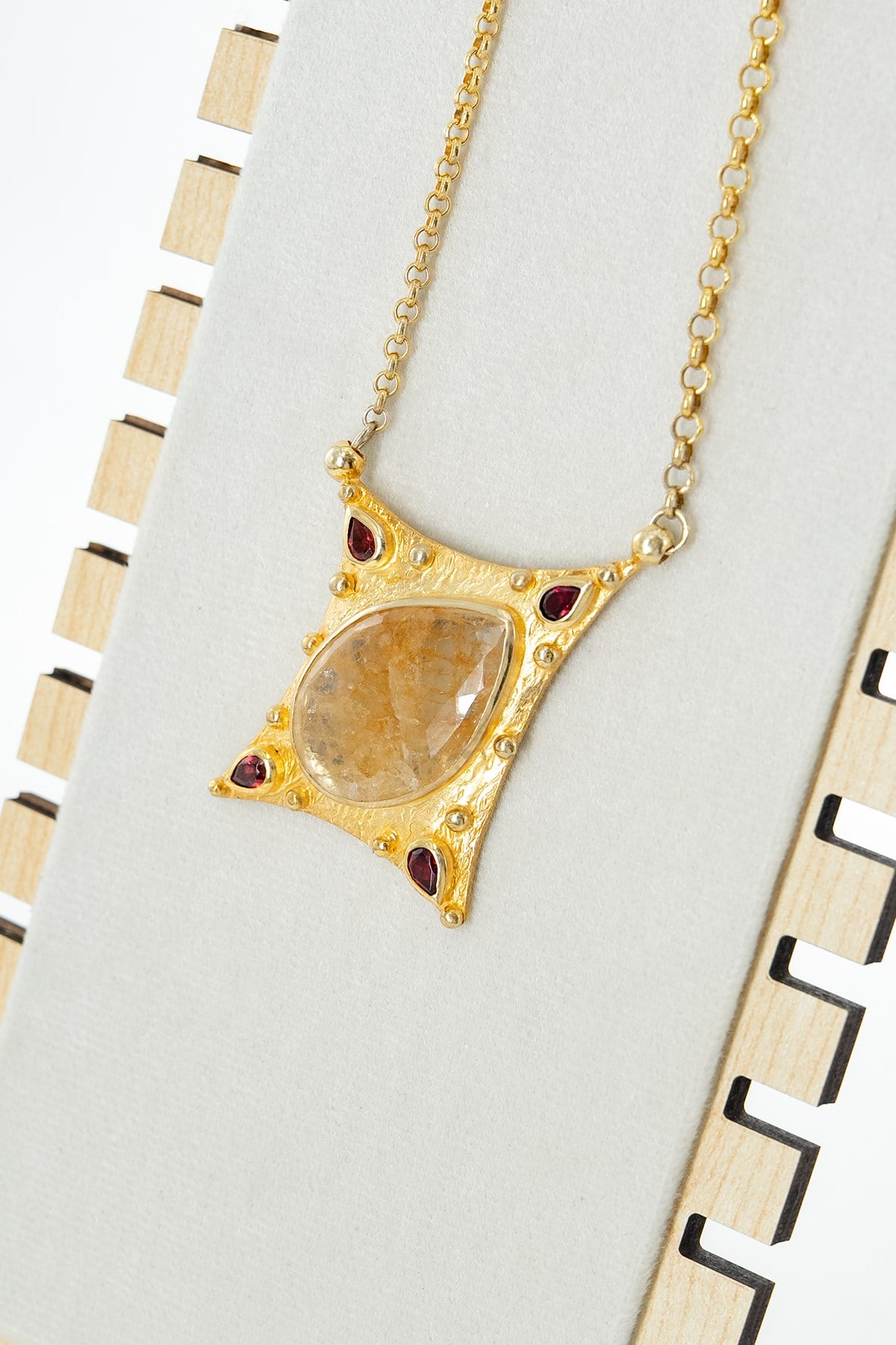 Yellow Sapphire ve Garnet Taşlı Gümüş Kolye