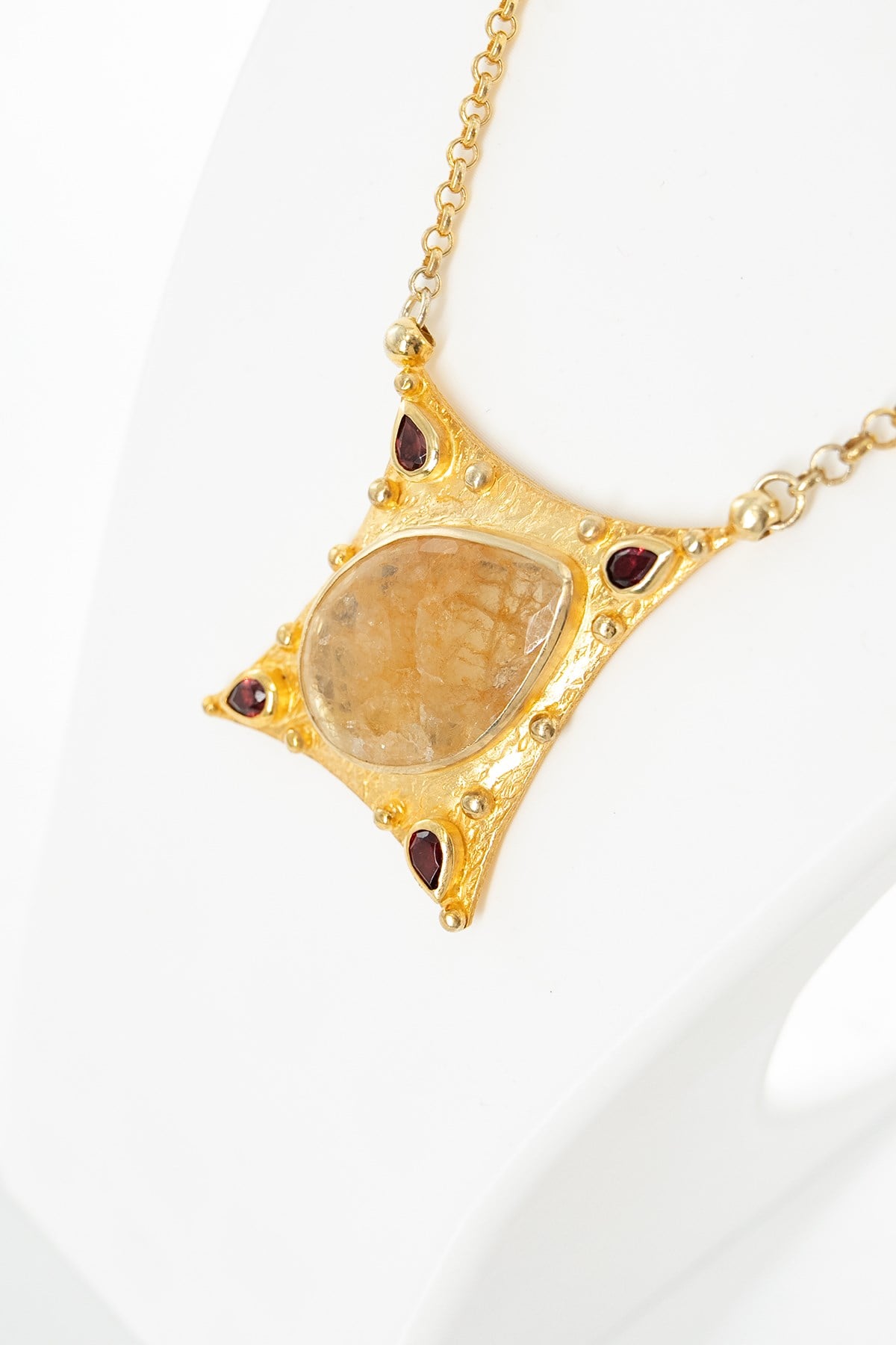 Yellow Sapphire ve Garnet Taşlı Gümüş Kolye