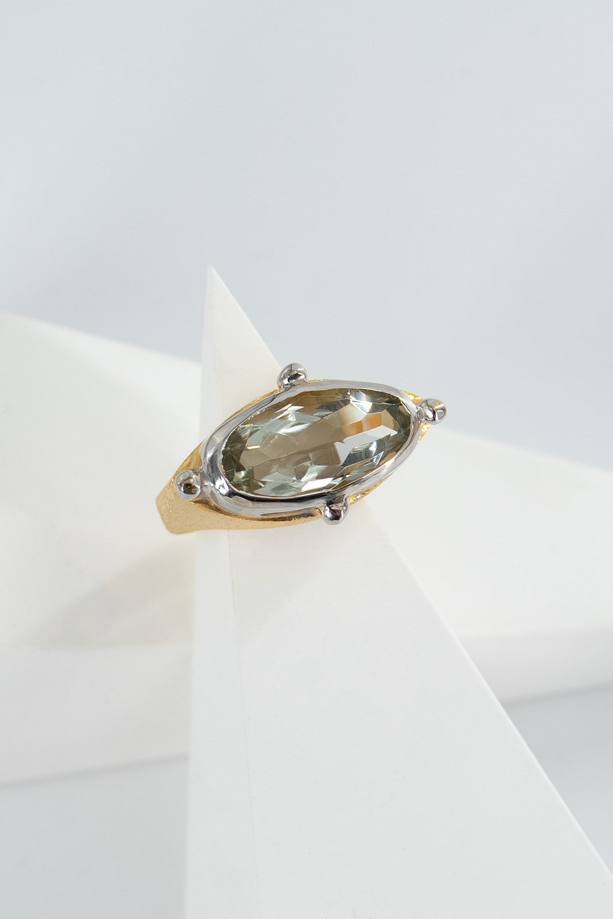 Yeşil Ametist Taşlı Modern Tasarım Yüzük